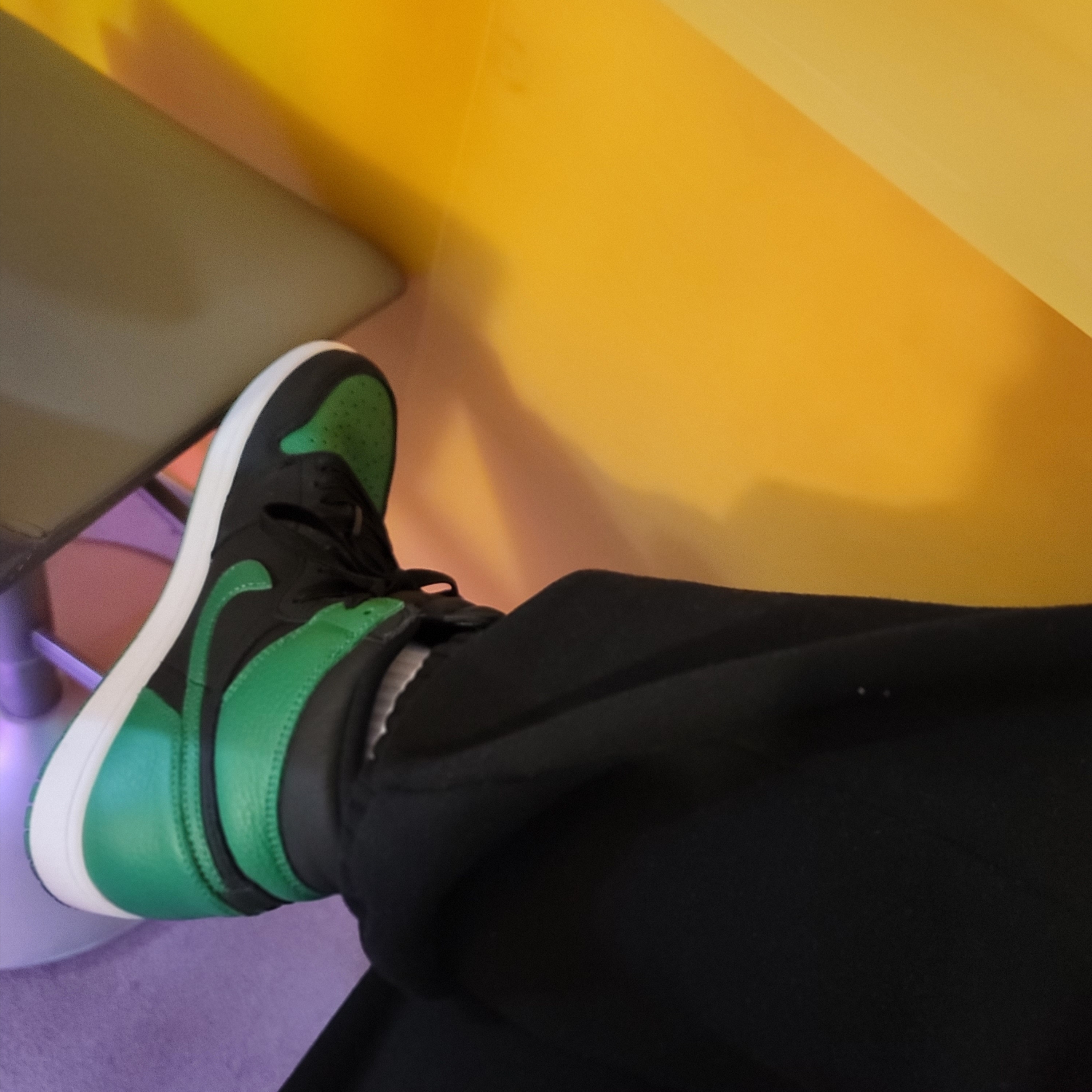 Jordan 1 Retro High OG Pine Green Black 착용 스타일