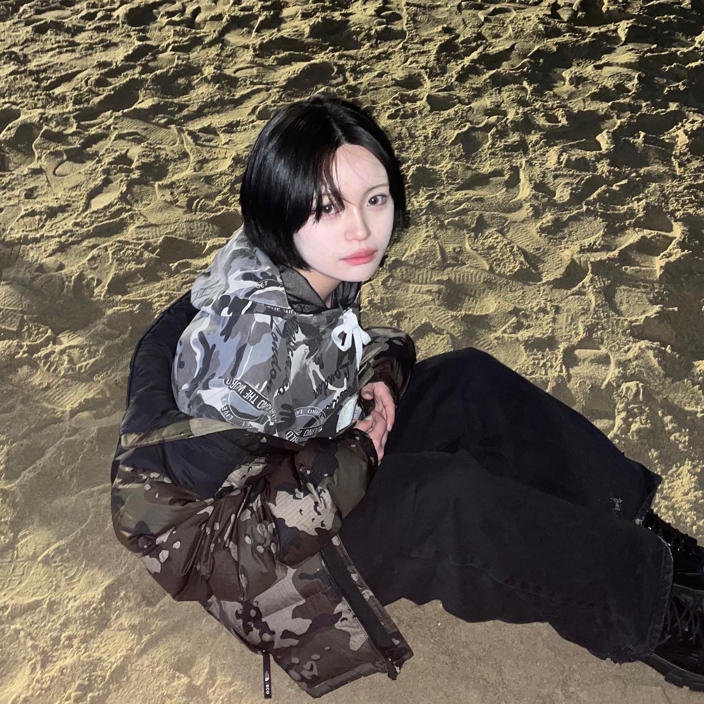 The North Face 1996 Novelty Nuptse Jacket Woodland Camo 착용 스타일 - 2