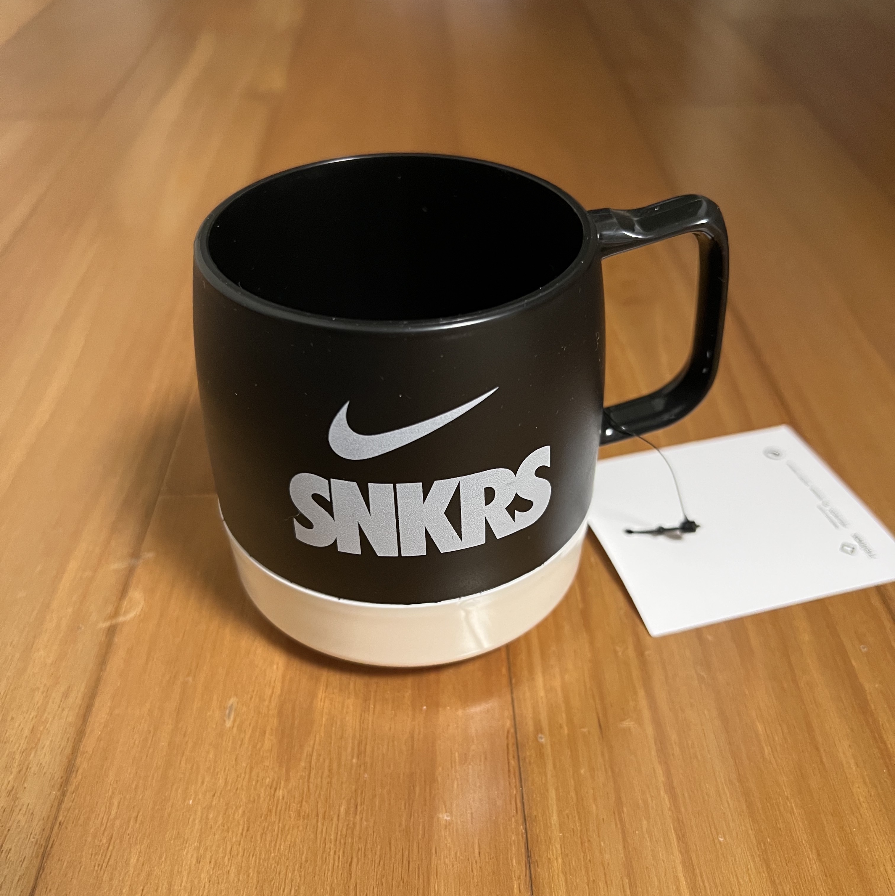 Helinox x Nike SNKRS Lounge Souvenir Dinex Mug White Black 착용 스타일