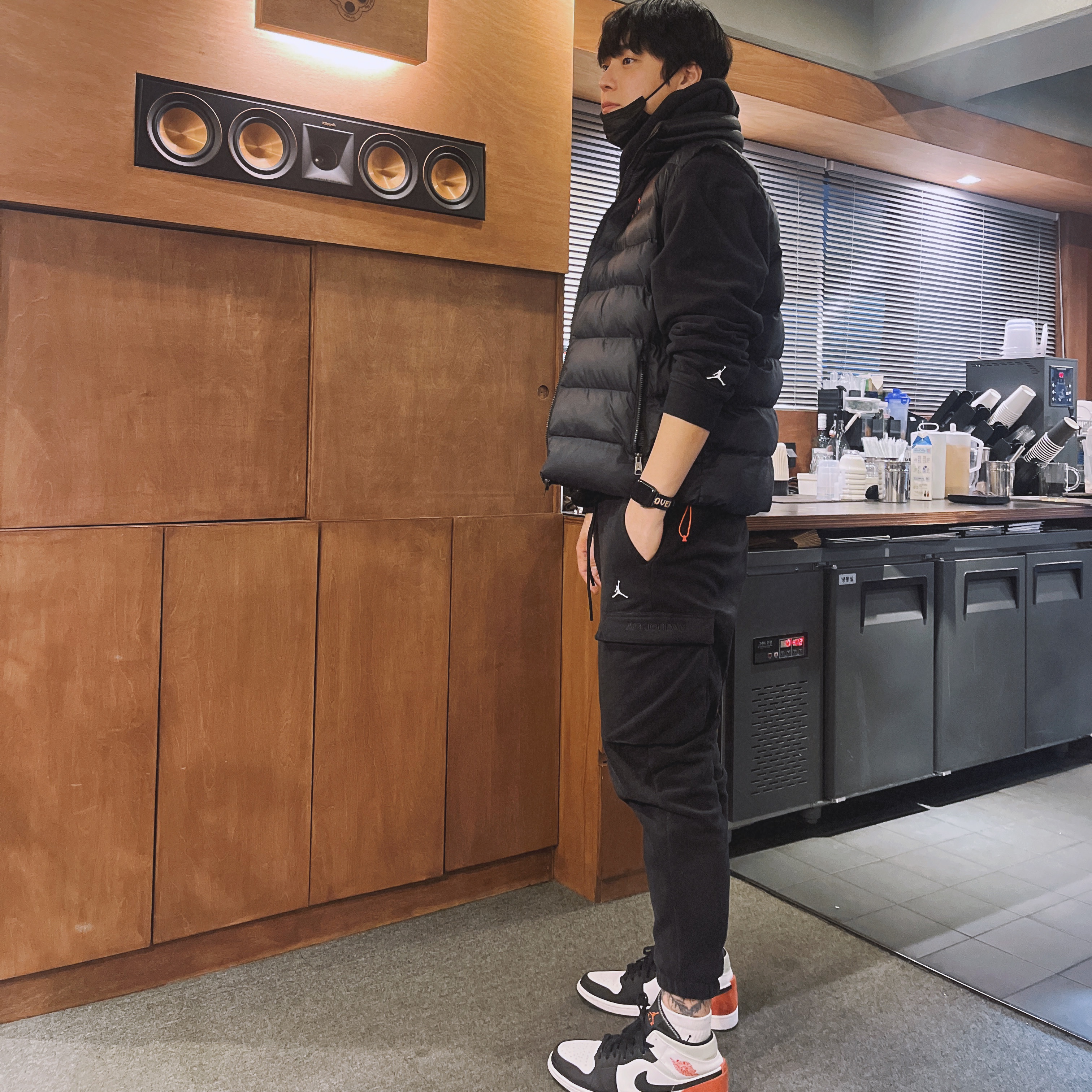 Jordan 1 Mid SE Track Red 착용 스타일