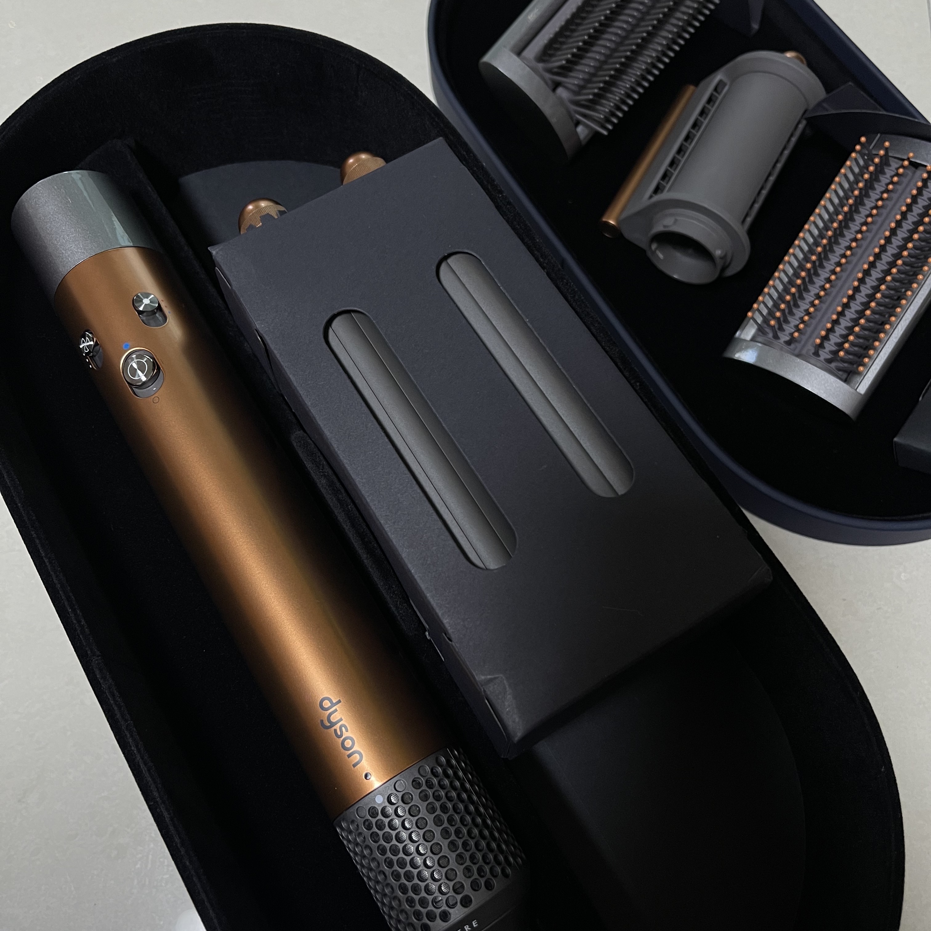 Dyson Airwrap Multi Styler Complete Long Copper Nickel (Korean Ver.) 착용 스타일 - 3