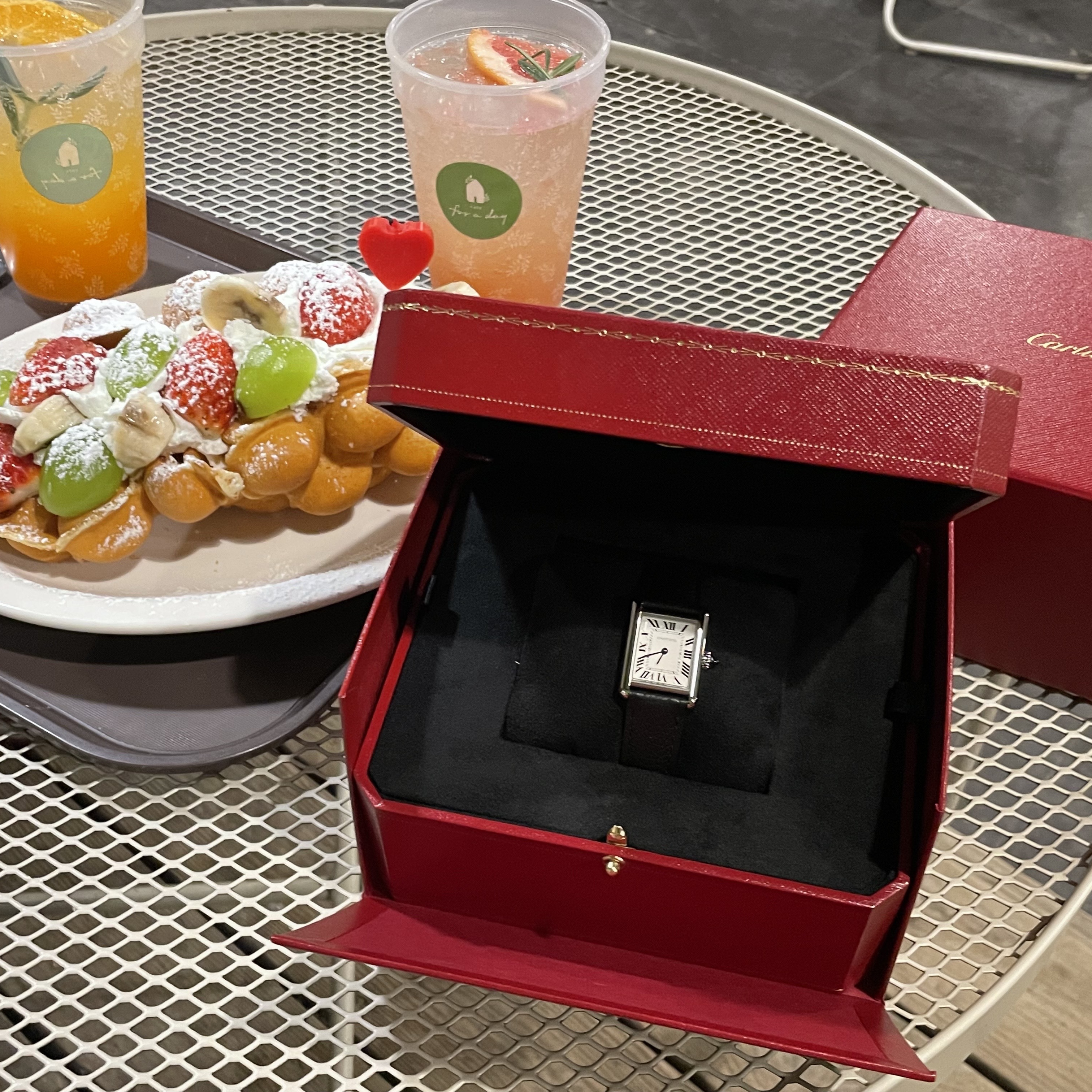 Cartier Tank Must Watch Small Quartz Steel Calfskin Black 착용 스타일