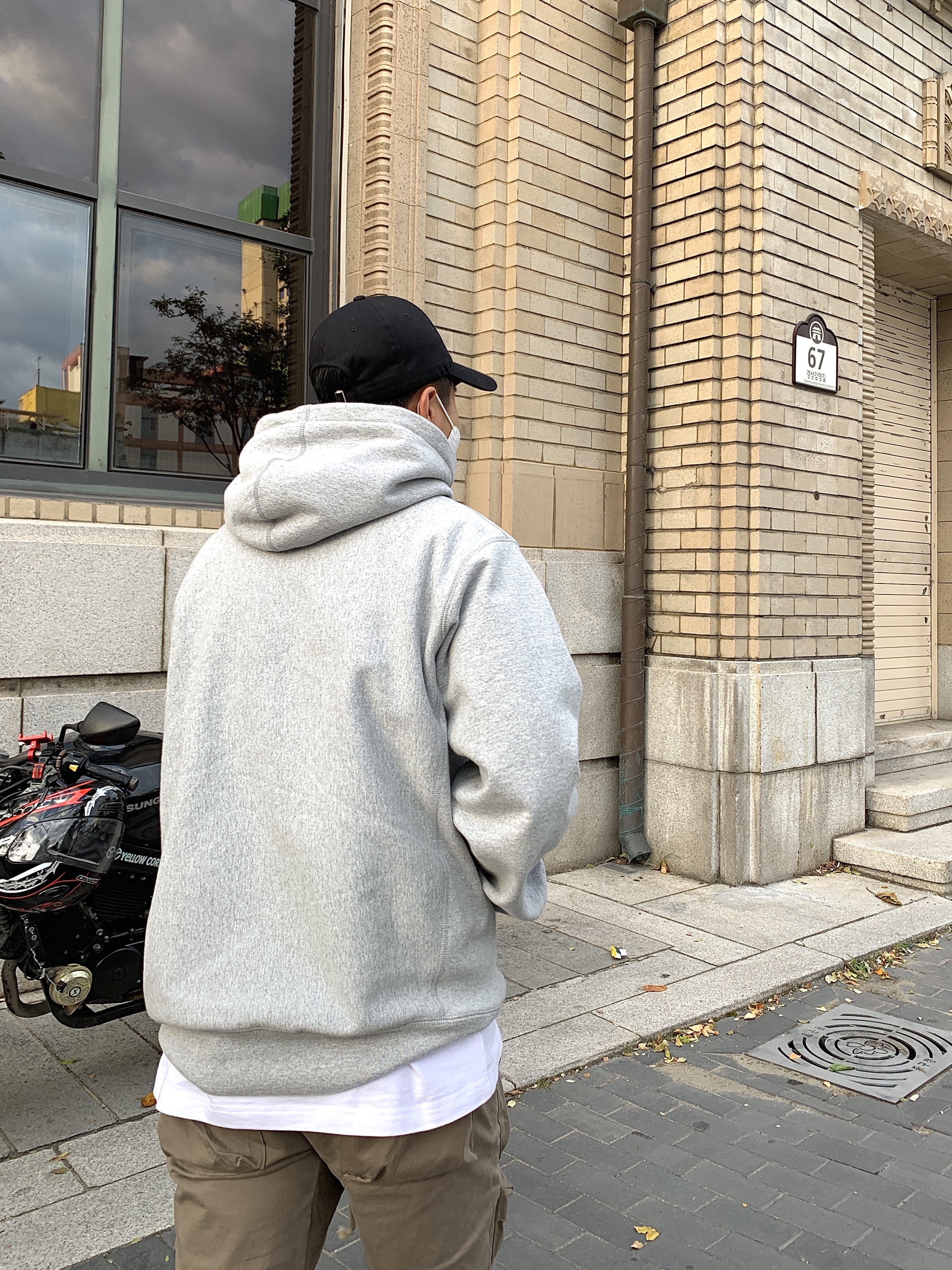 Supreme Bandana Box Logo Hooded Sweatshirt Heather Grey - 19FW, Nike x Travis Scott Air Force 1 Low Cactus Jack 착용 스타일 - 2