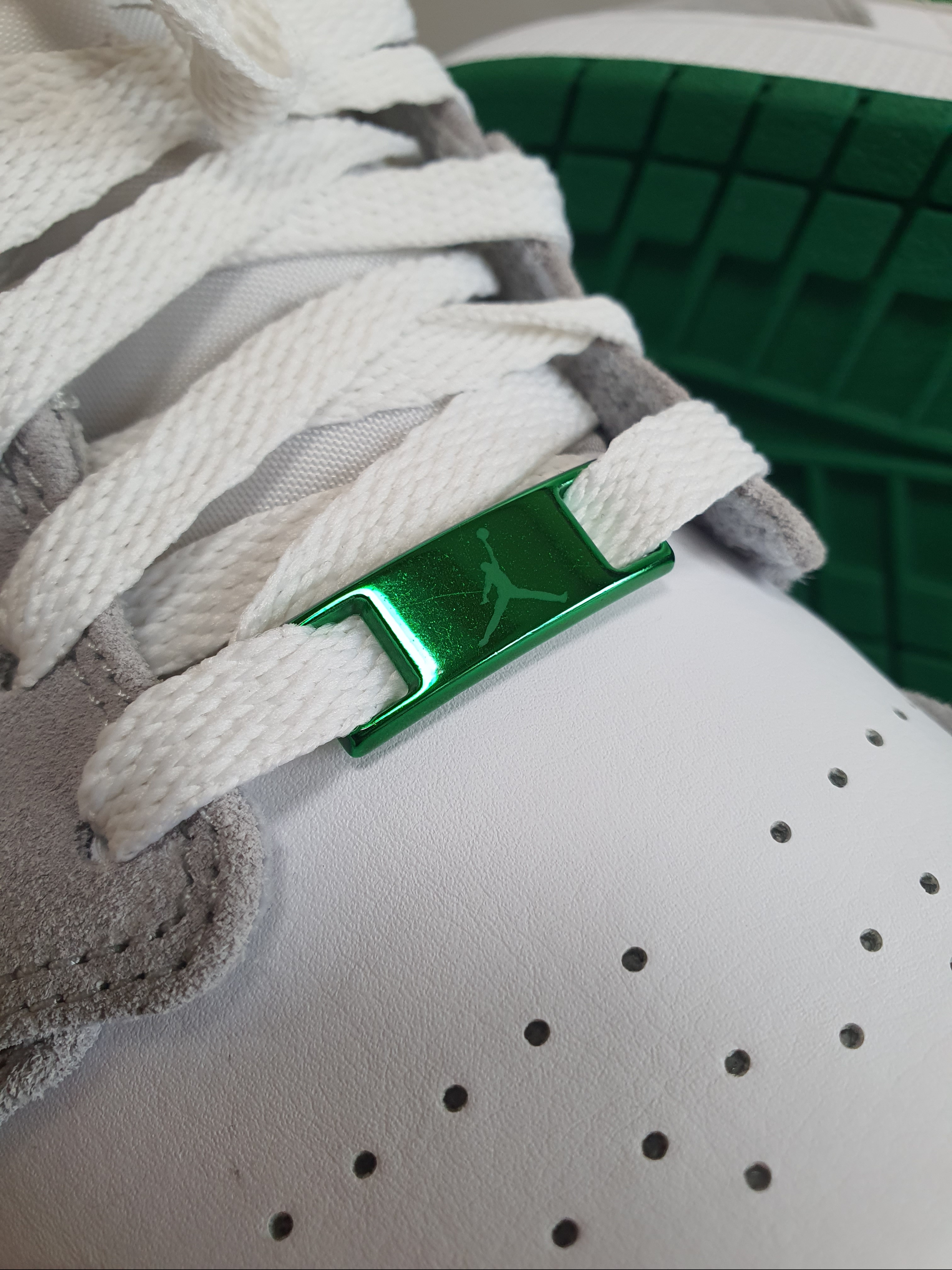 Jordan 1 Mid SE Pine Green Light Smoke Grey 착용 스타일 - 3