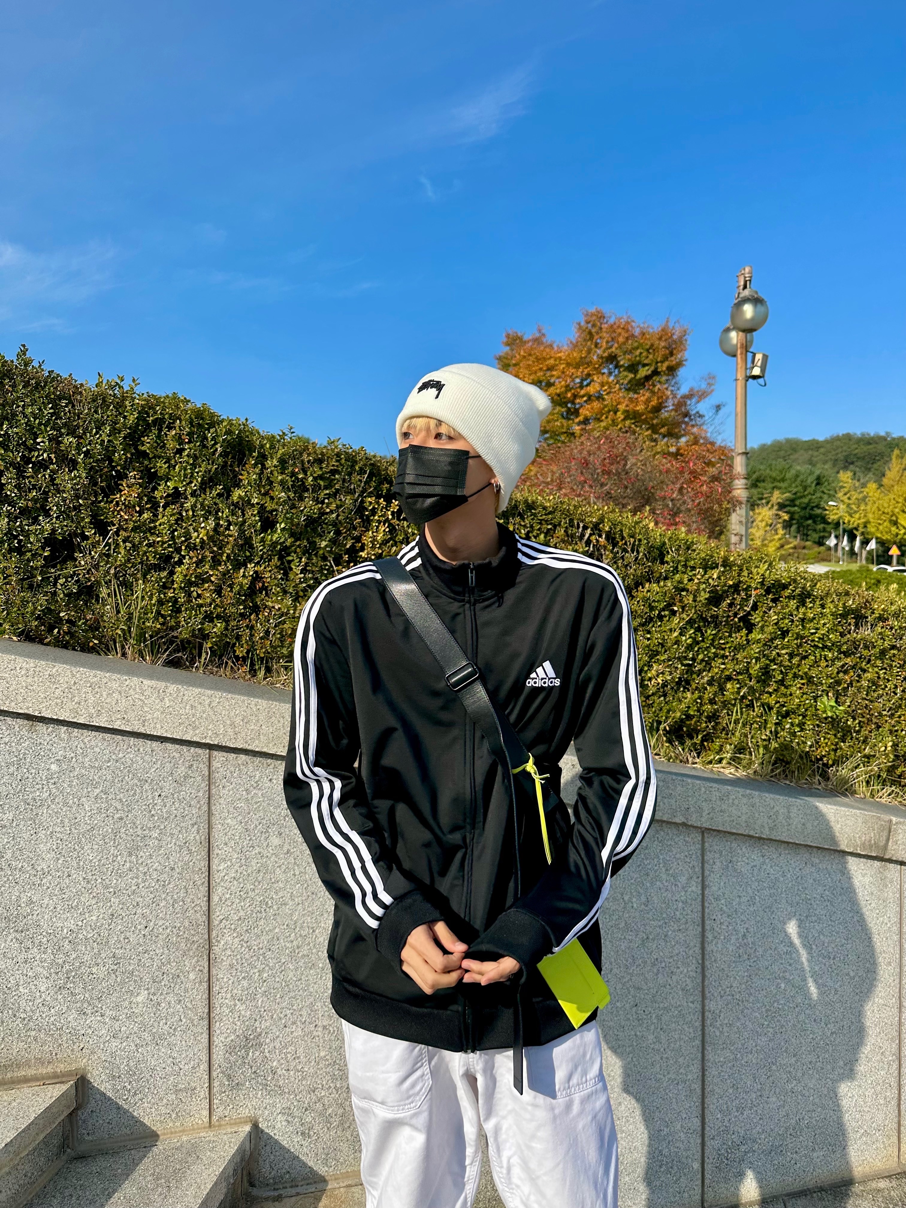 Nike x Stussy Cuff Beanie White, Jordan 4 Retro White and Black 착용 스타일 - 4