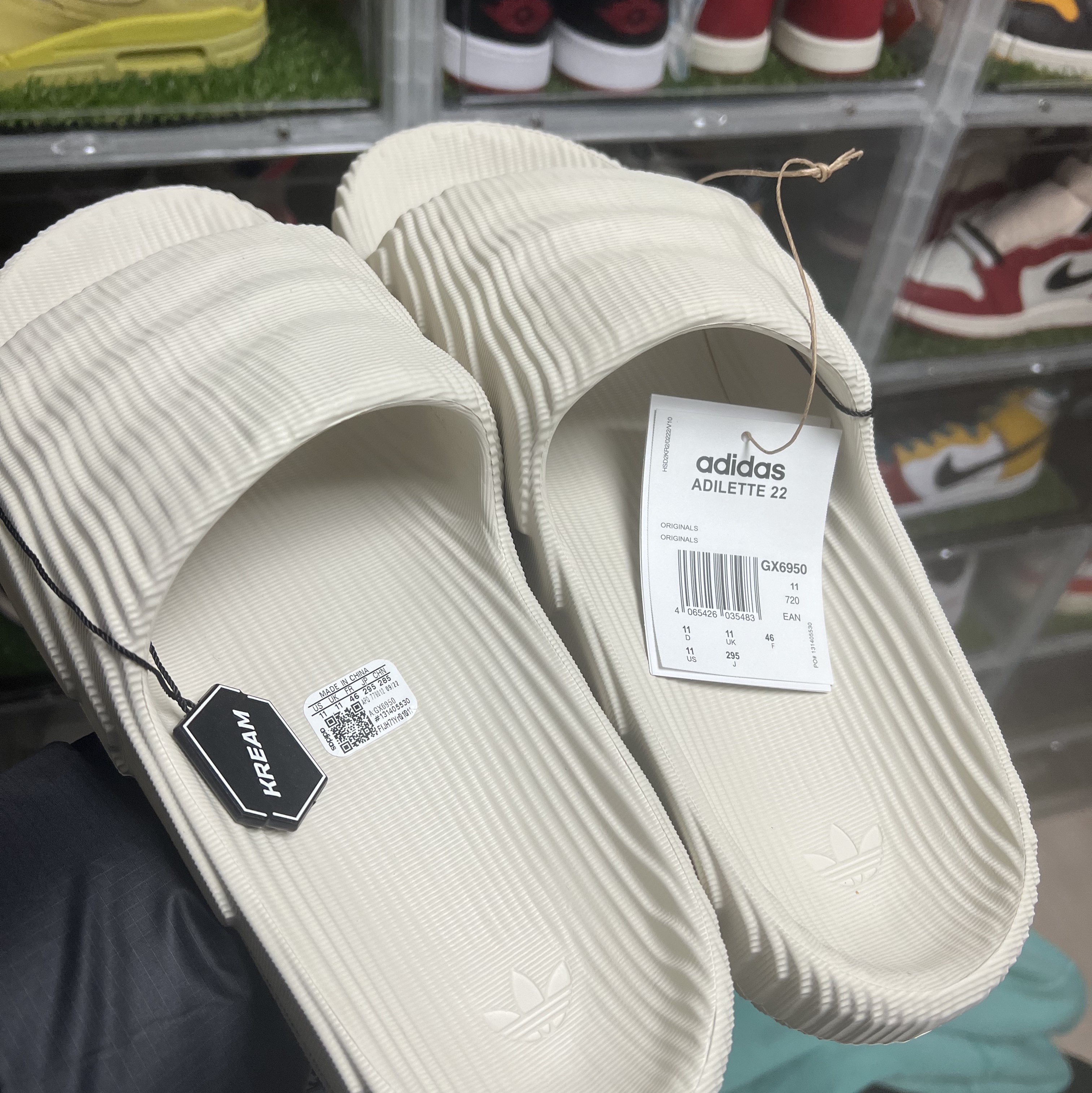 Adidas Adilette 22 Aluminium, Adidas Adilette 22 Cardboard 착용 스타일 - 1