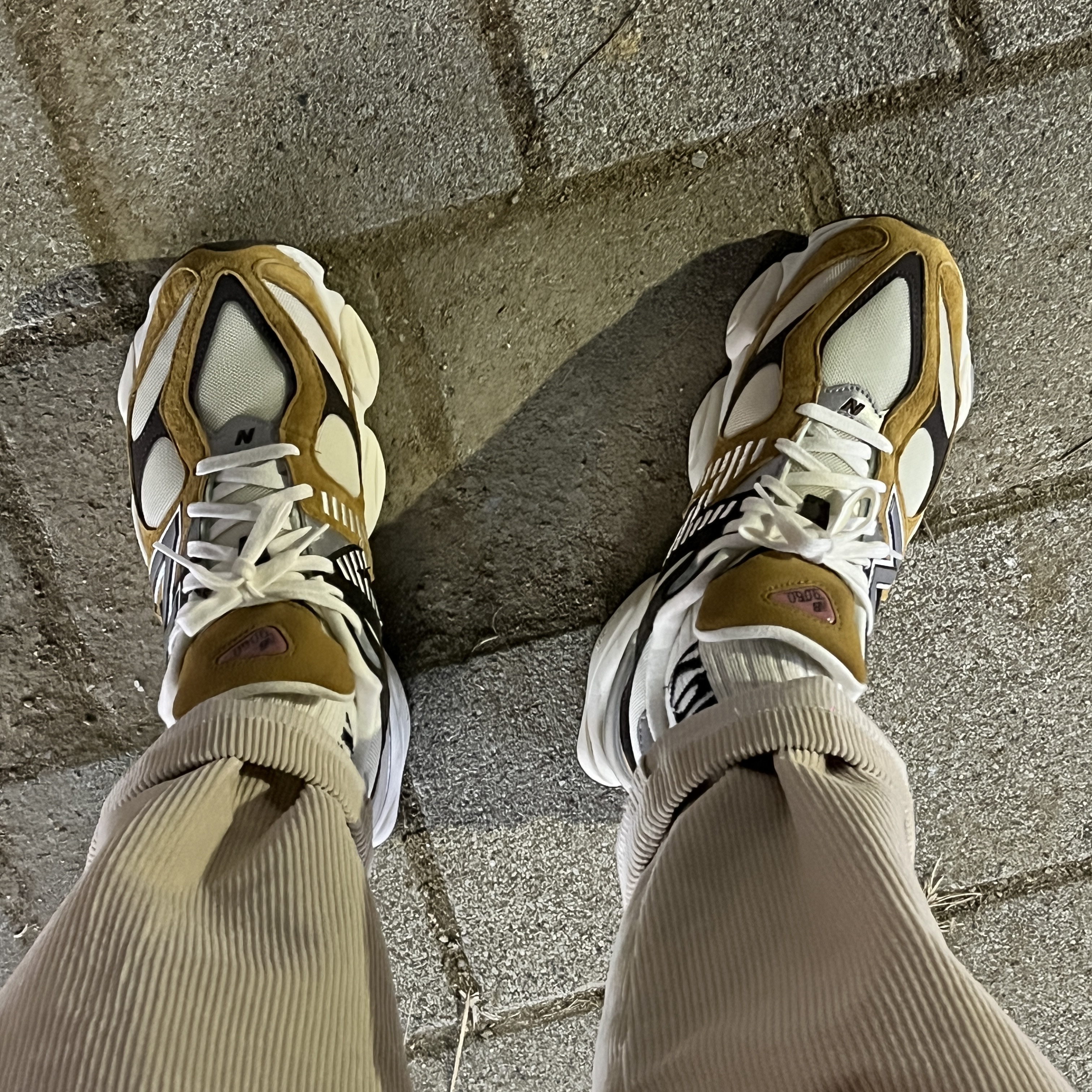 New Balance 9060 Workwear 착용 스타일 - 1