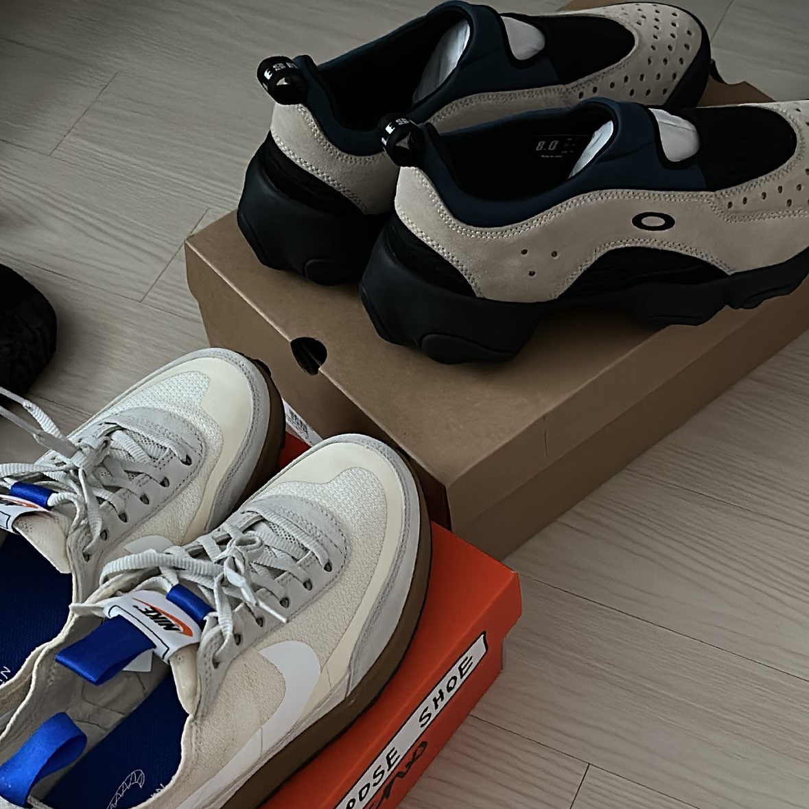 Nike x Tom Sachs General Purpose Shoe Light Cream, Oakley Factory Team x Brain Dead Flesh Sandal Sand Blue 착용 스타일