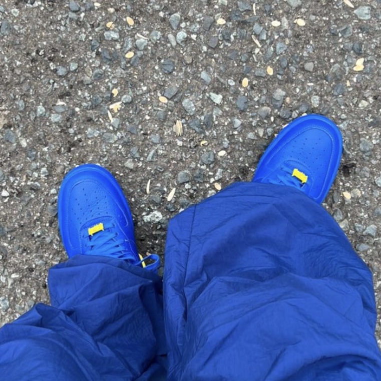 Nike x Ambush Air Force 1 Low SP Game Royal and Vivid Sulfur 착용 스타일