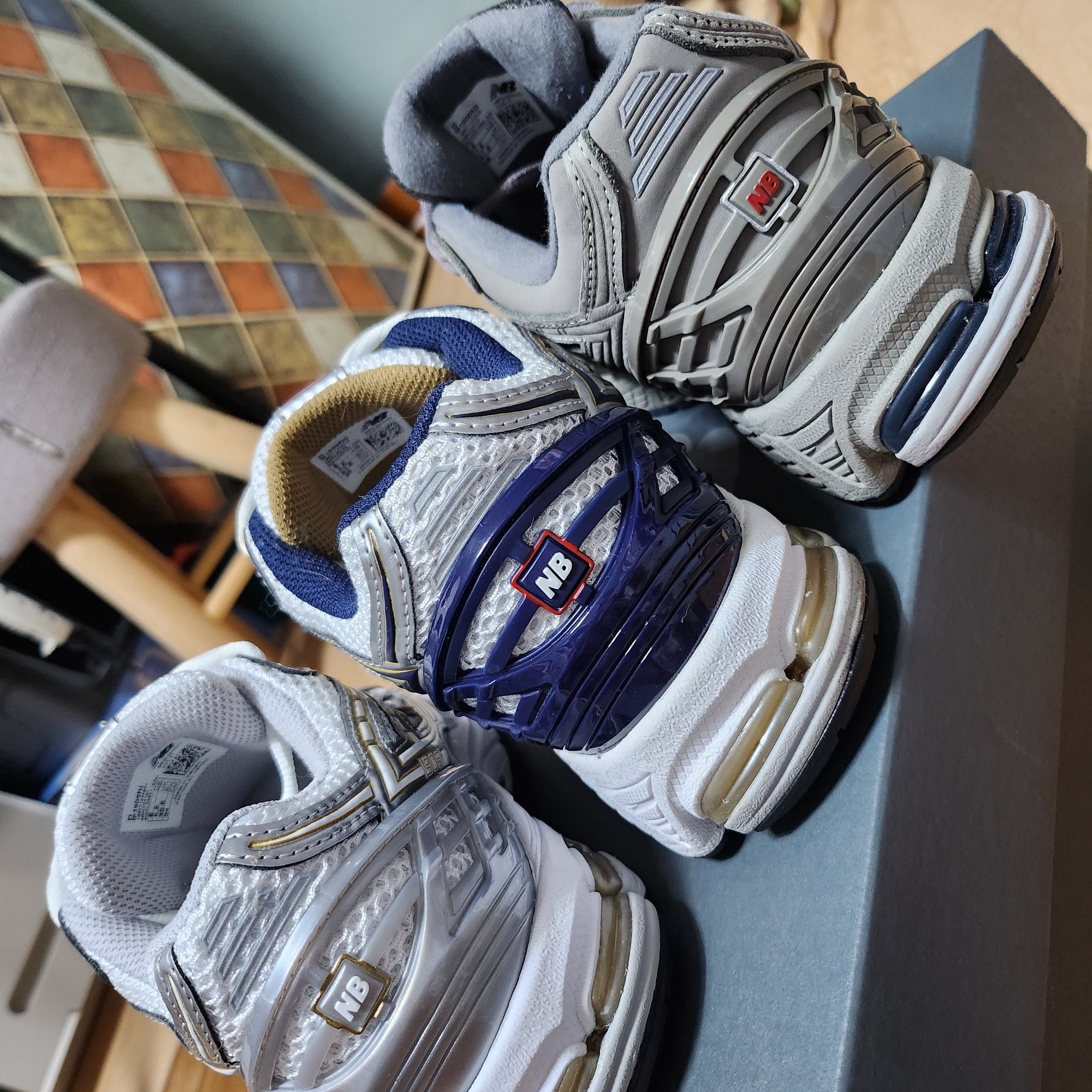 New Balance 1906R White Navy Gold 착용 스타일 - 2