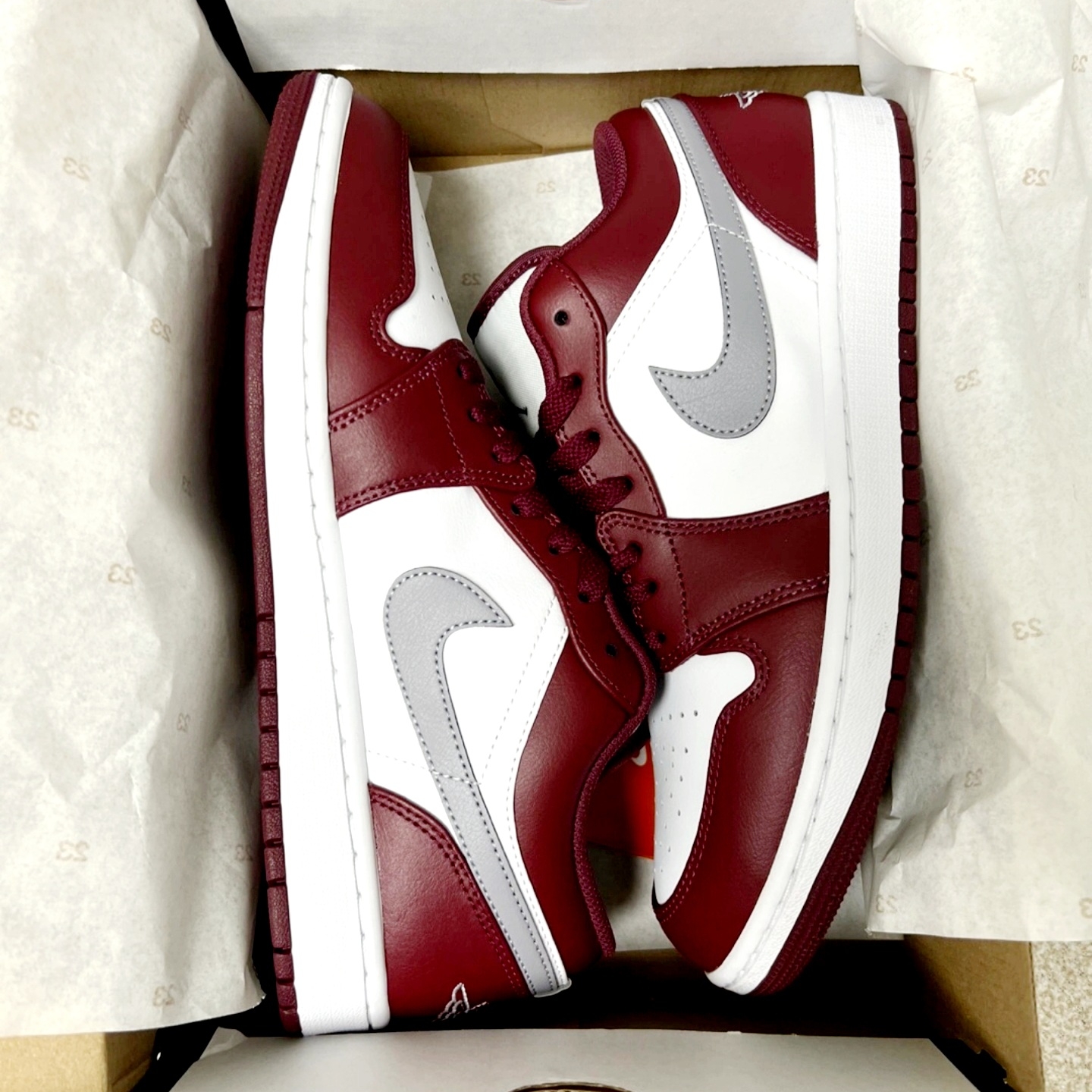 Jordan 1 Low Cherrywood Red 착용 스타일 - 2