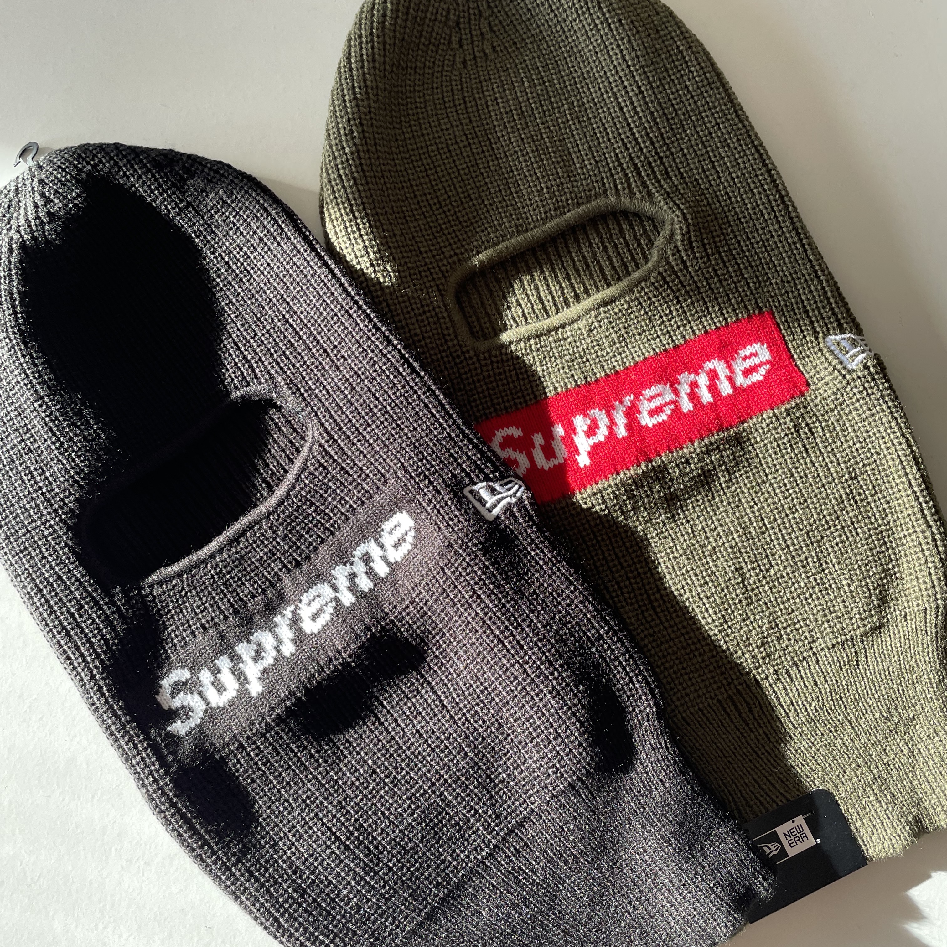 Supreme New Era Box Logo Balaclava Olive - 22FW, Supreme New Era Box Logo Balaclava Black - 21FW 착용 스타일 - 2