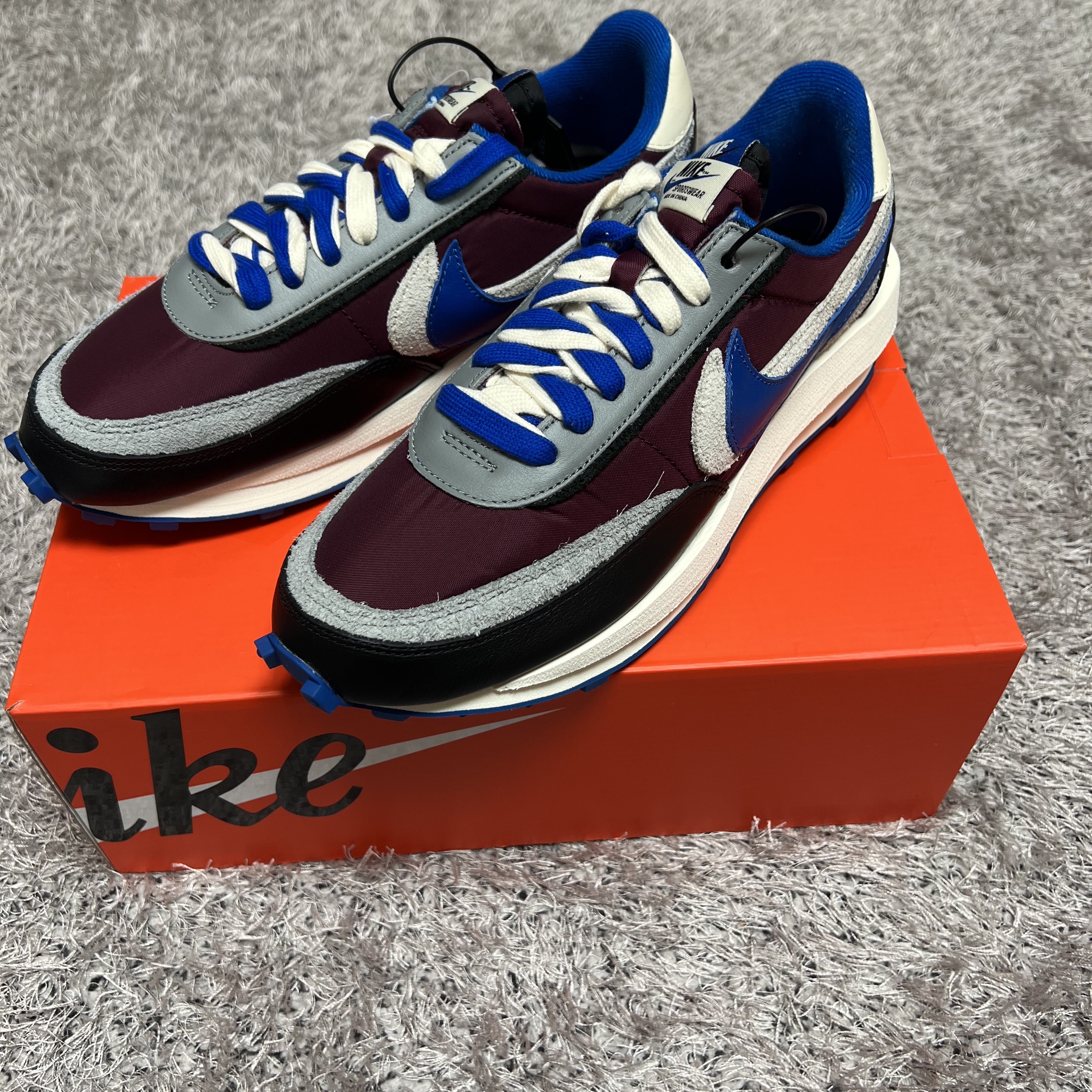 Nike x Sacai x Undercover LDWaffle Night Maroon Team Royal 착용 스타일