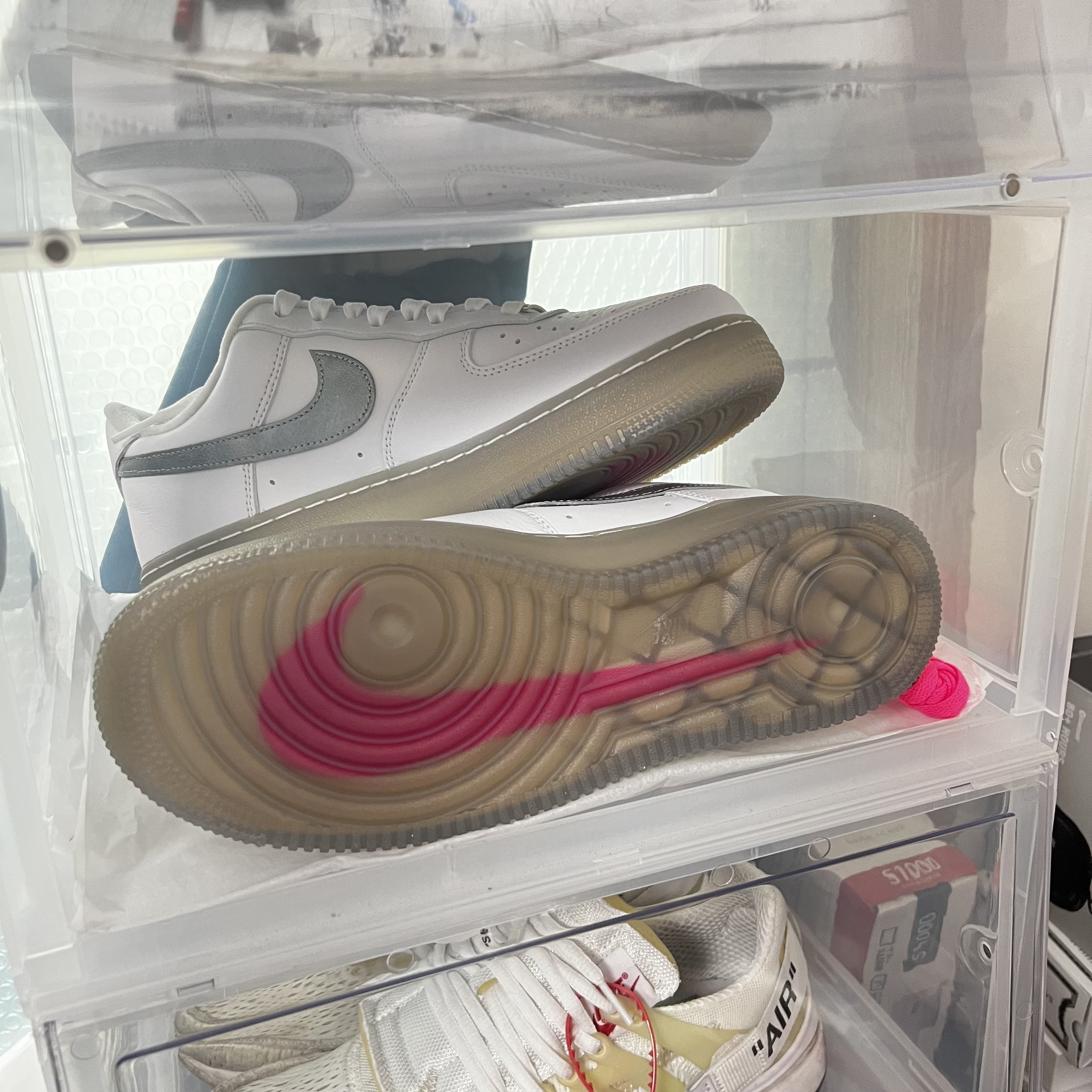 Nike Air Force 1 '07 PRM Metallic Silver 착용 스타일 - 1