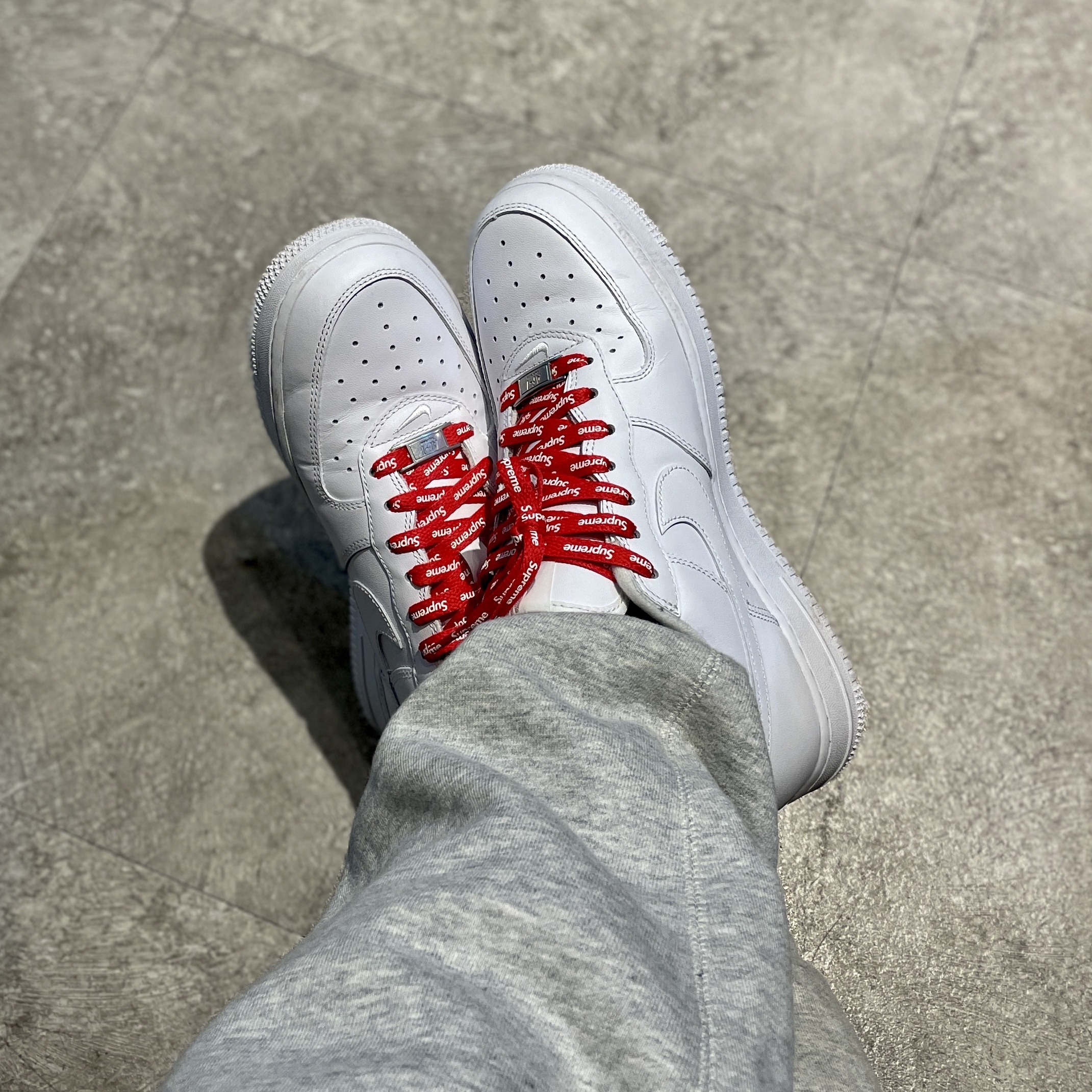 Nike x Supreme Air Force 1 Low White 착용 스타일