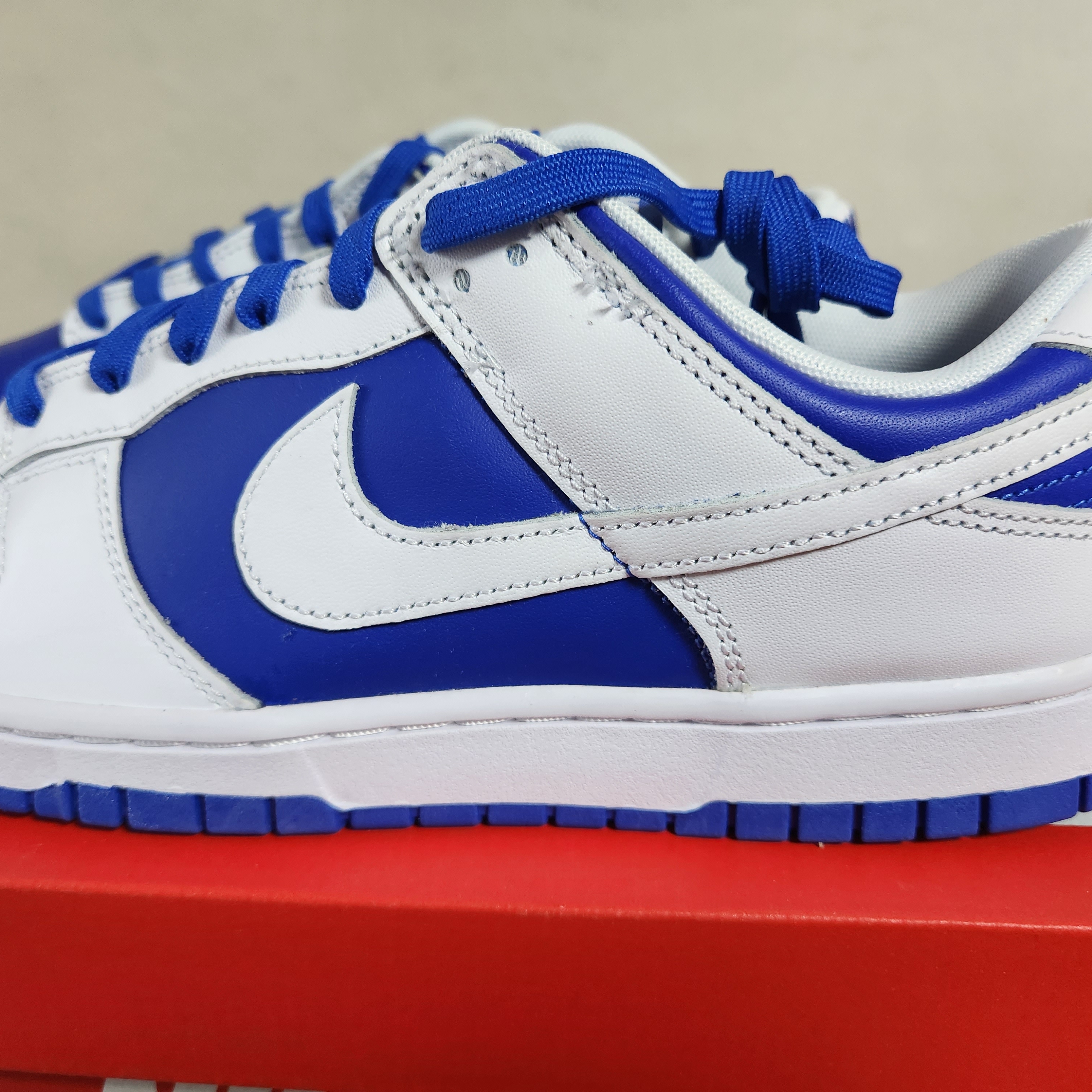 Nike Dunk Low Retro Racer Blue and White 착용 스타일 - 2
