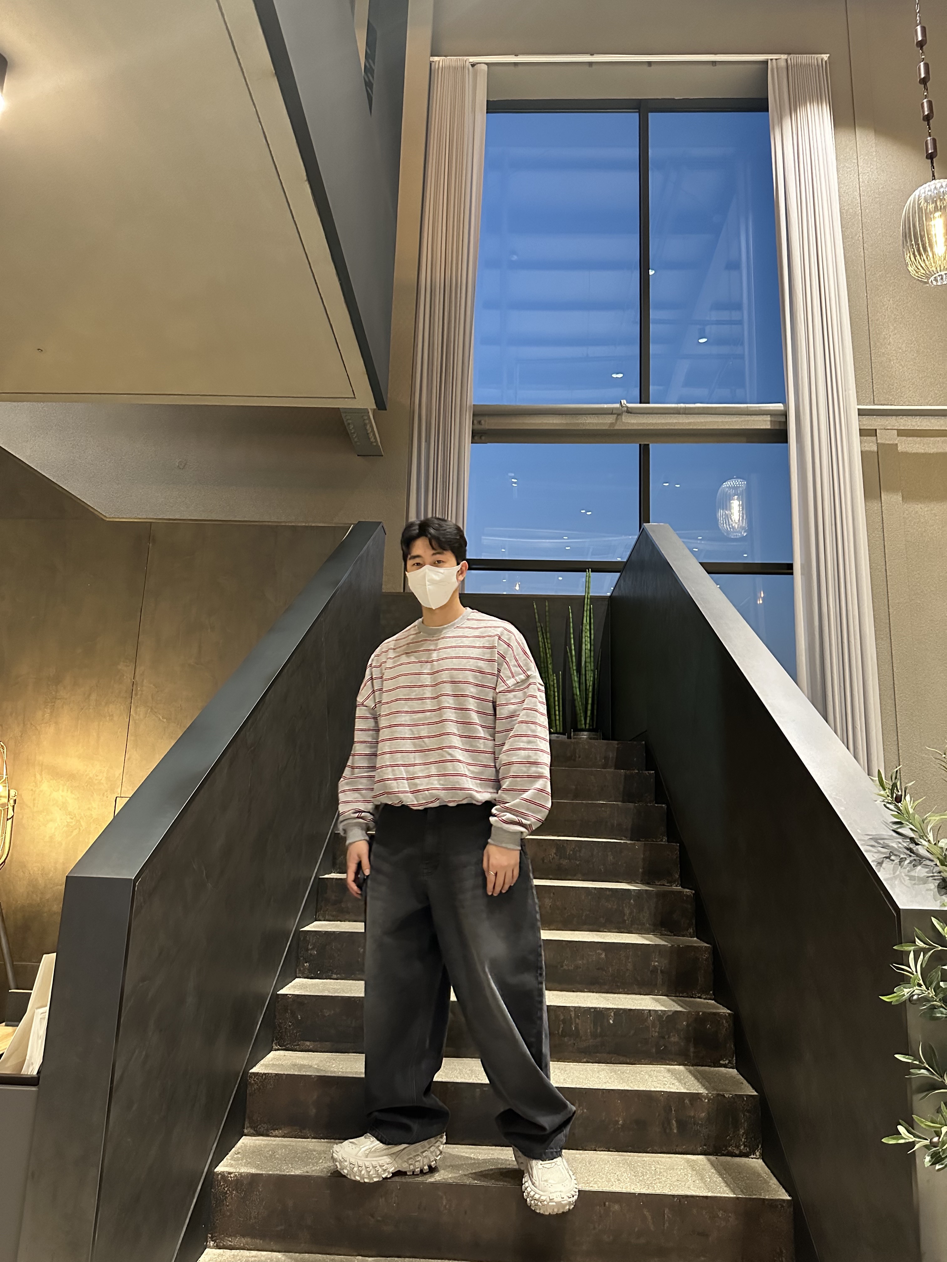 Balenciaga Defender Sneakers Beige 착용 스타일 - 4