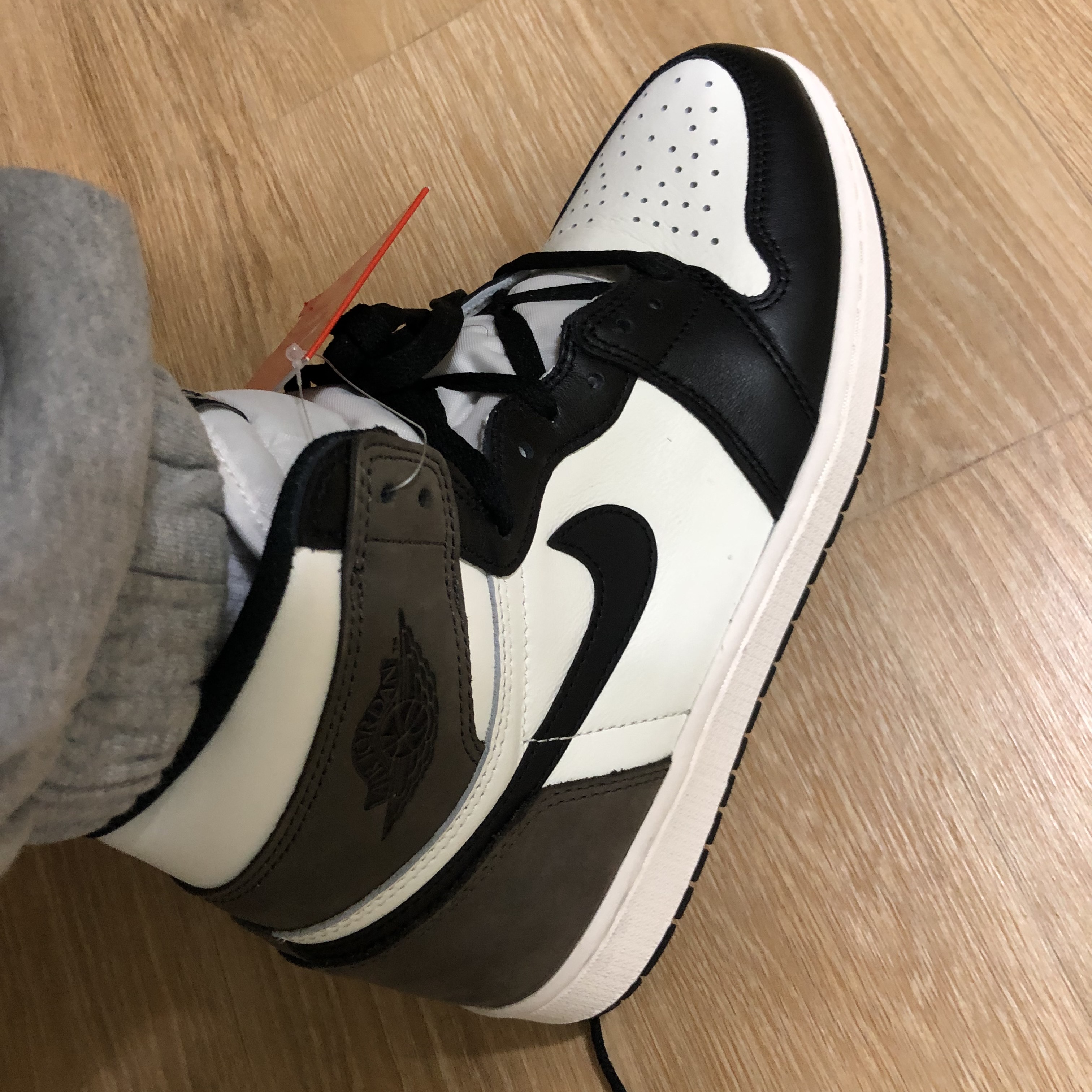 Jordan 1 Retro High OG Black Mocha 착용 스타일