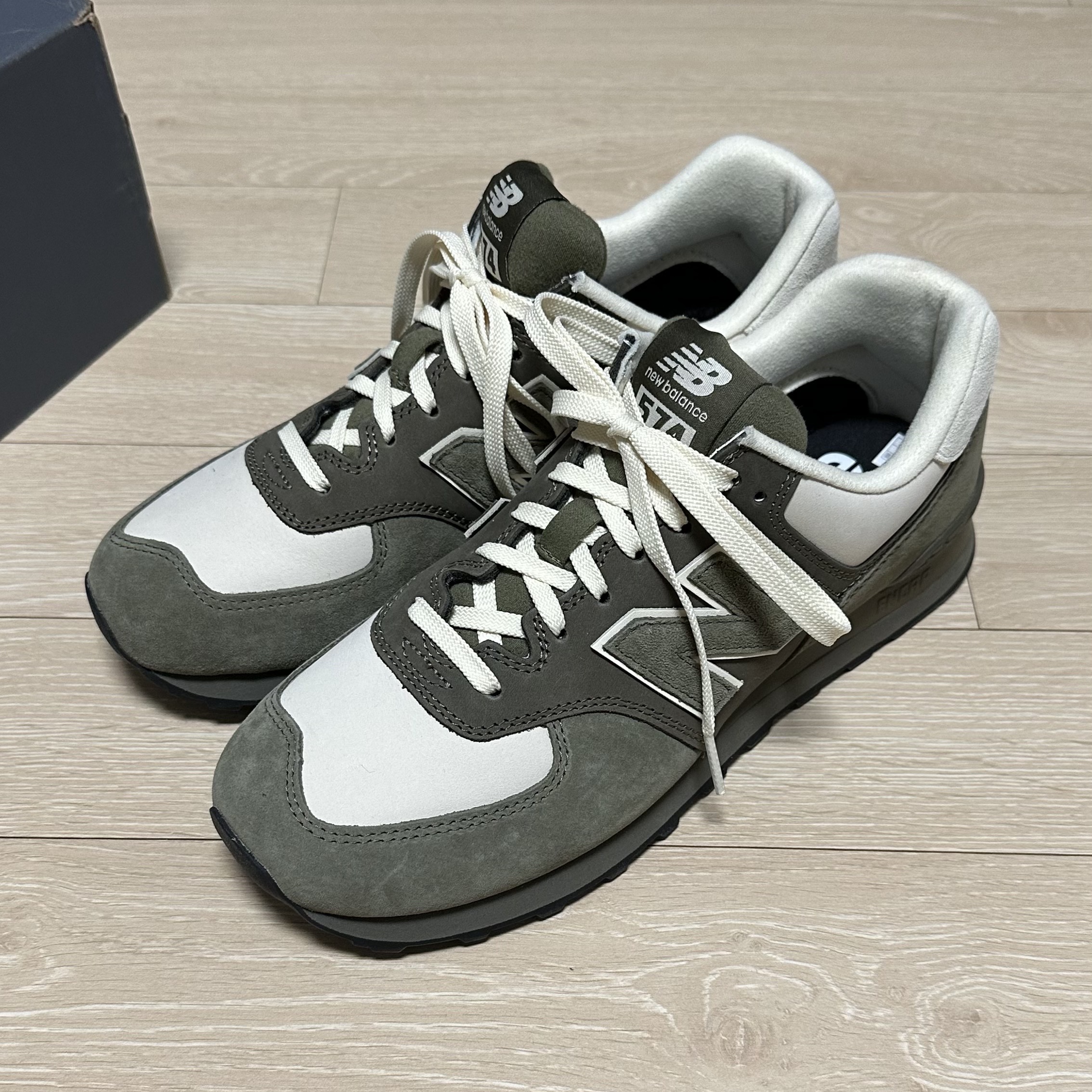 New Balance x Comme des Garcons Junya Watanabe Man 574 Suede Khaki Off White 착용 스타일 - 1