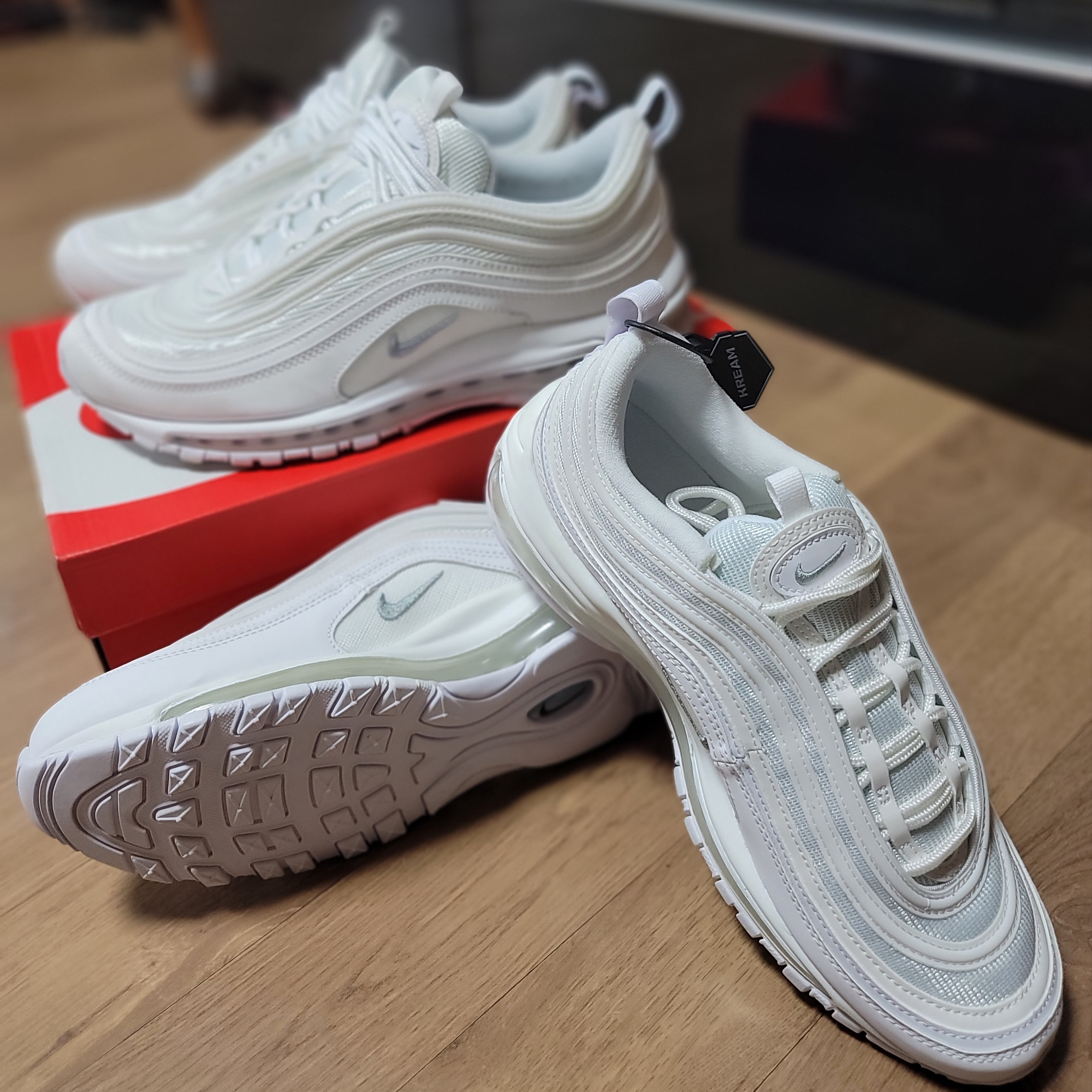 Nike Air Max 97 Triple White Wolf Grey 착용 스타일