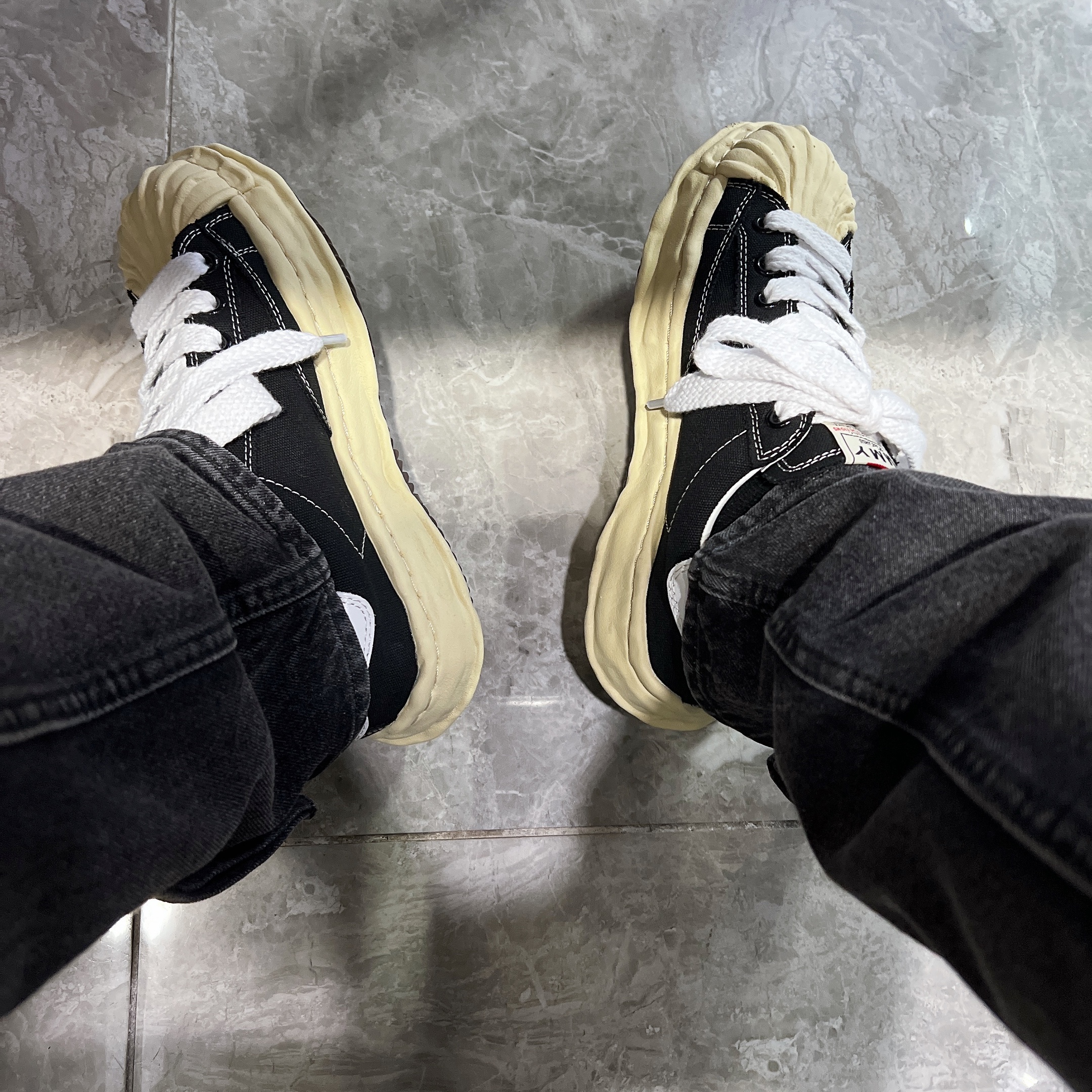 Maison Mihara Yasuhiro Blakey VL OG Sole Canvas Low-top Sneakers Black 착용 스타일