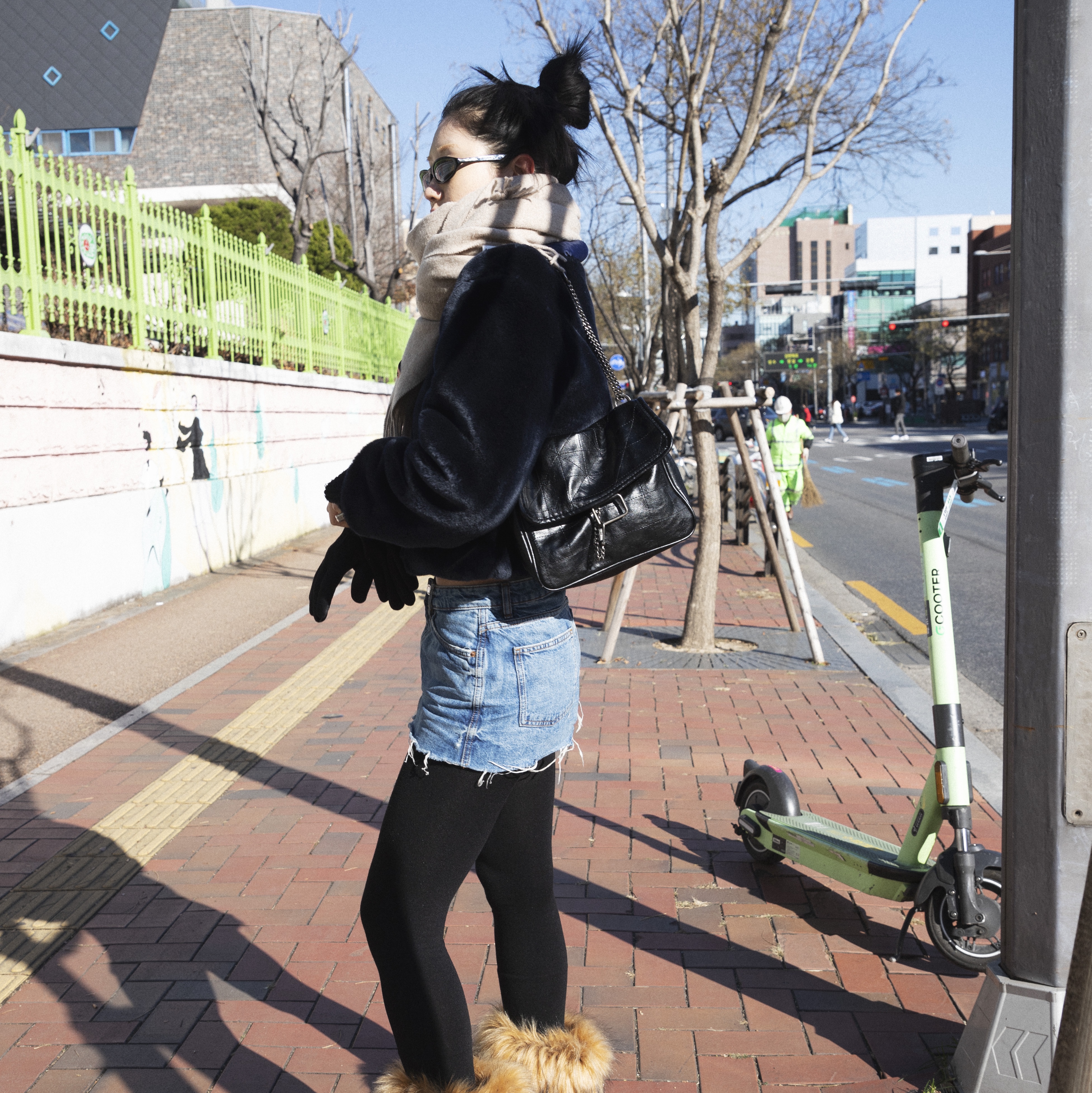Acne Studios Narrow Wool Fringe Muffler Oatmeal Melange 착용 스타일 - 2