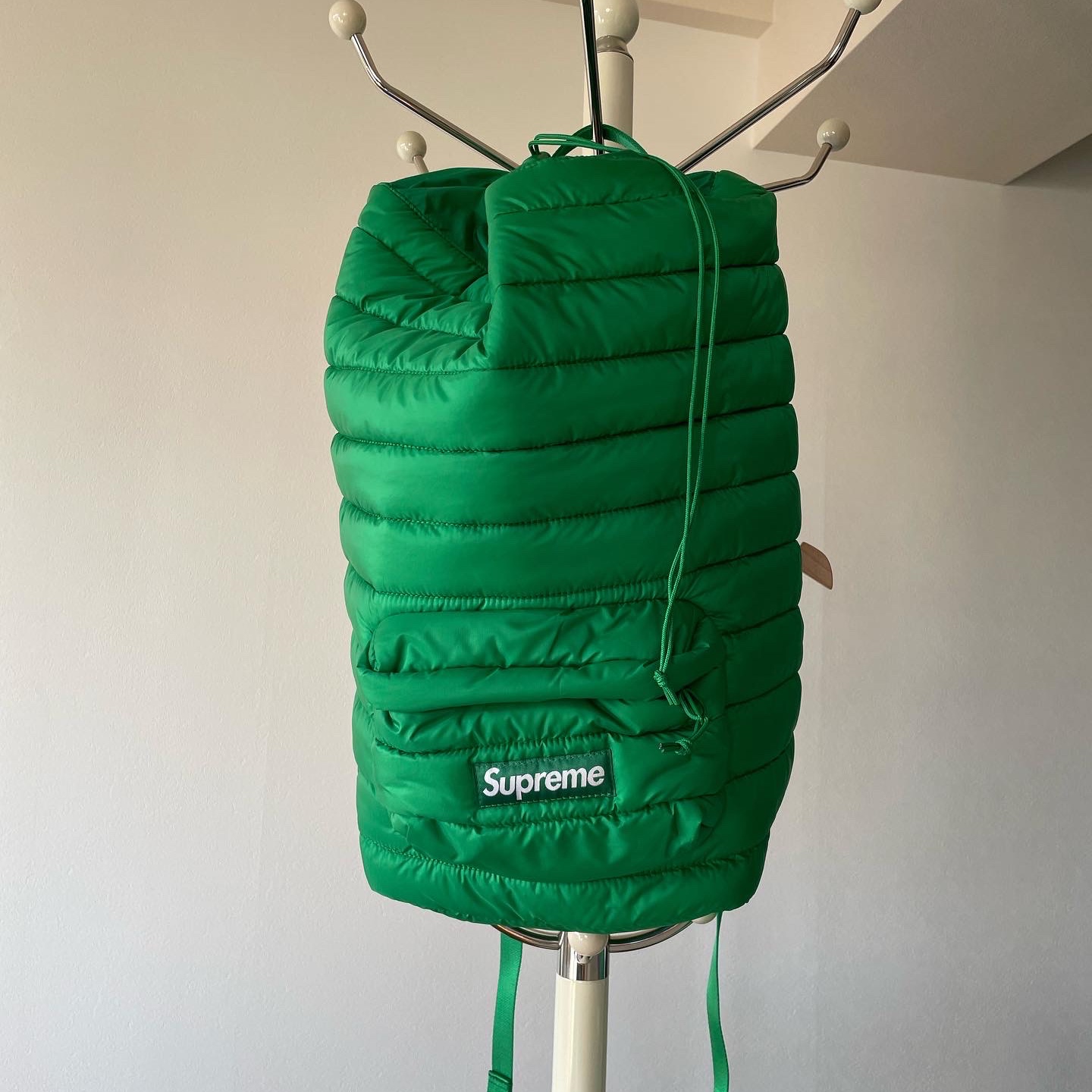 Supreme Puffer Backpack Green - 22FW 착용 스타일 - 2