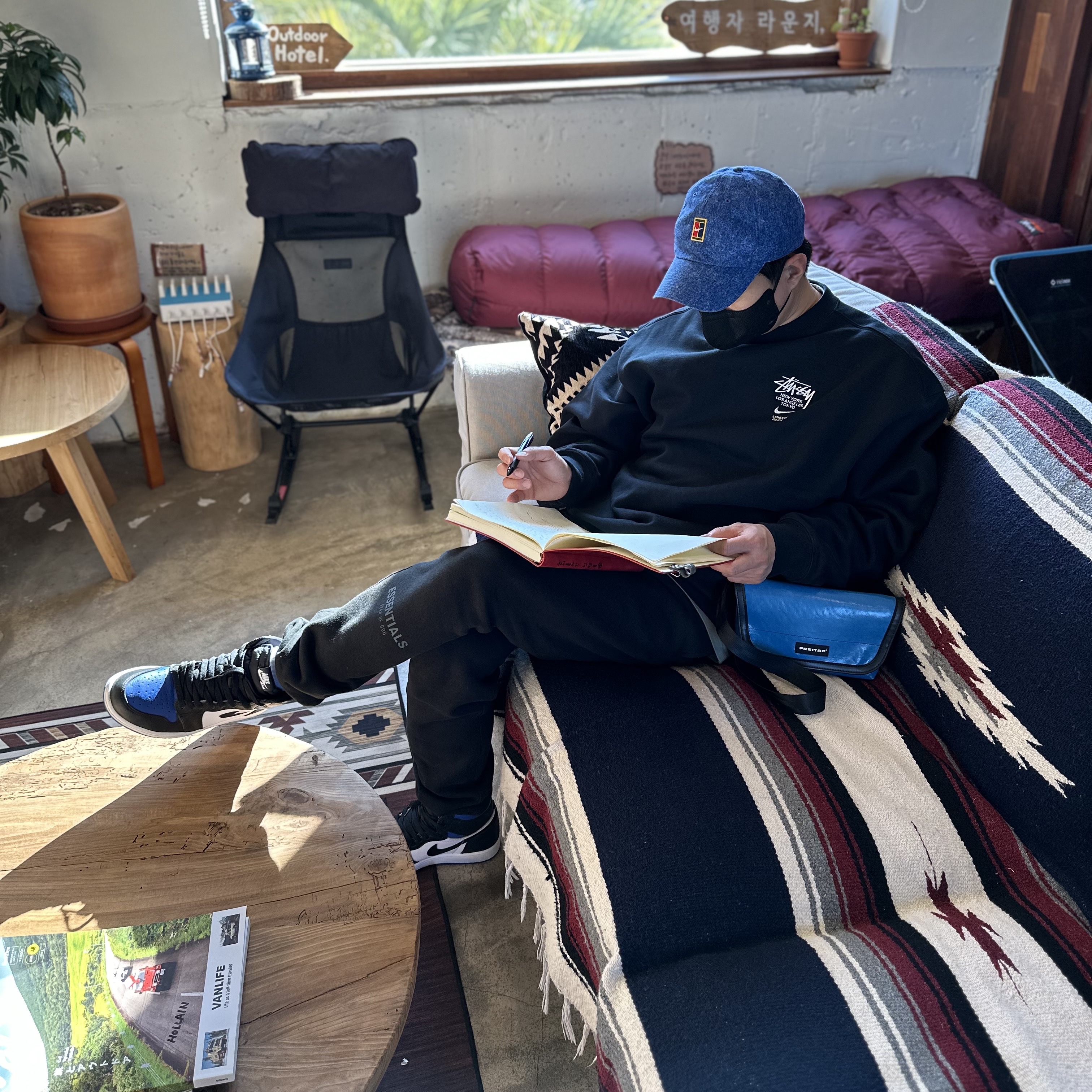Nike x Stussy NRG ZR Fleece Crewneck Black - US/EU, Jordan 1 Retro High OG Royal Toe 착용 스타일 - 1