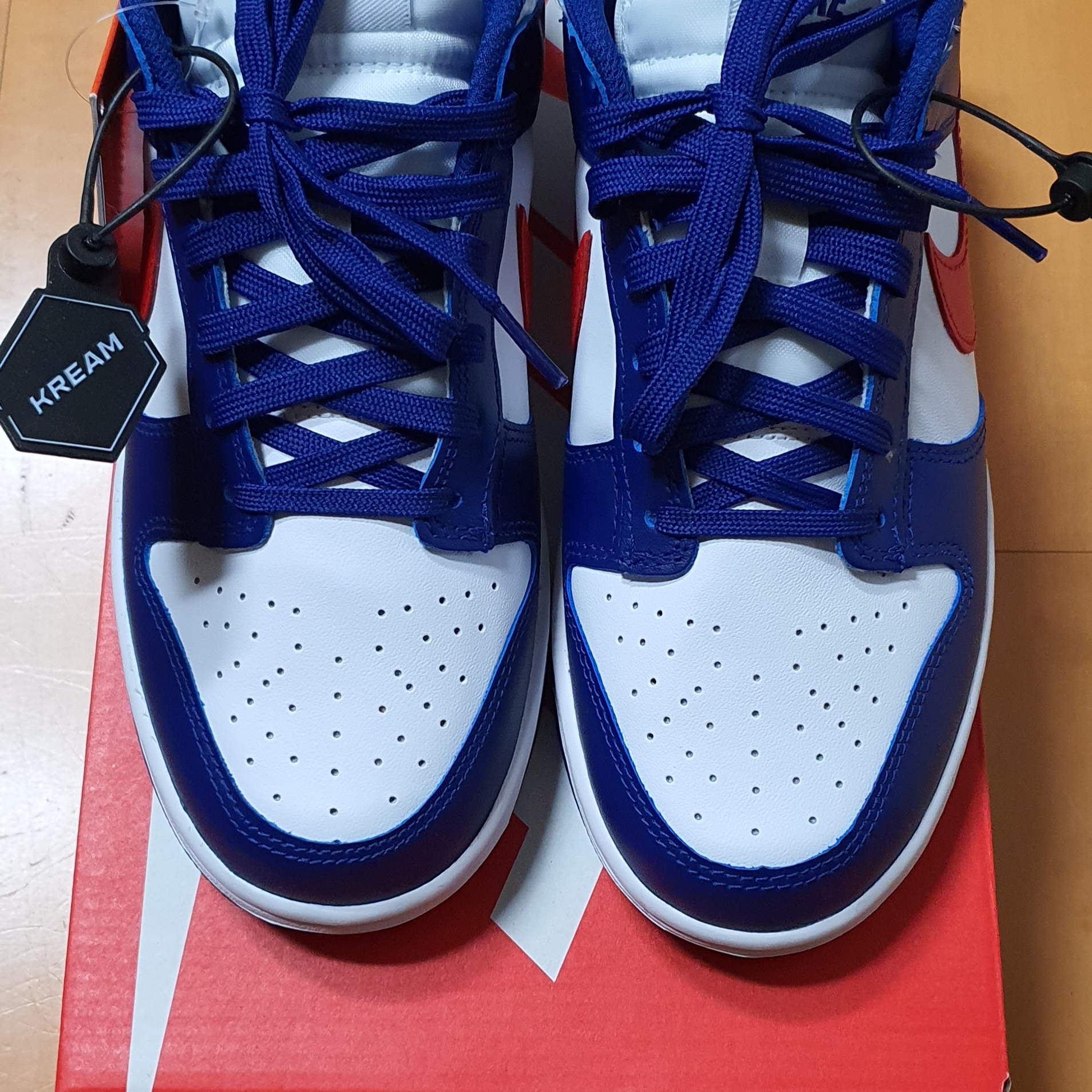 (W) Nike Dunk Low White and University Red 착용 스타일