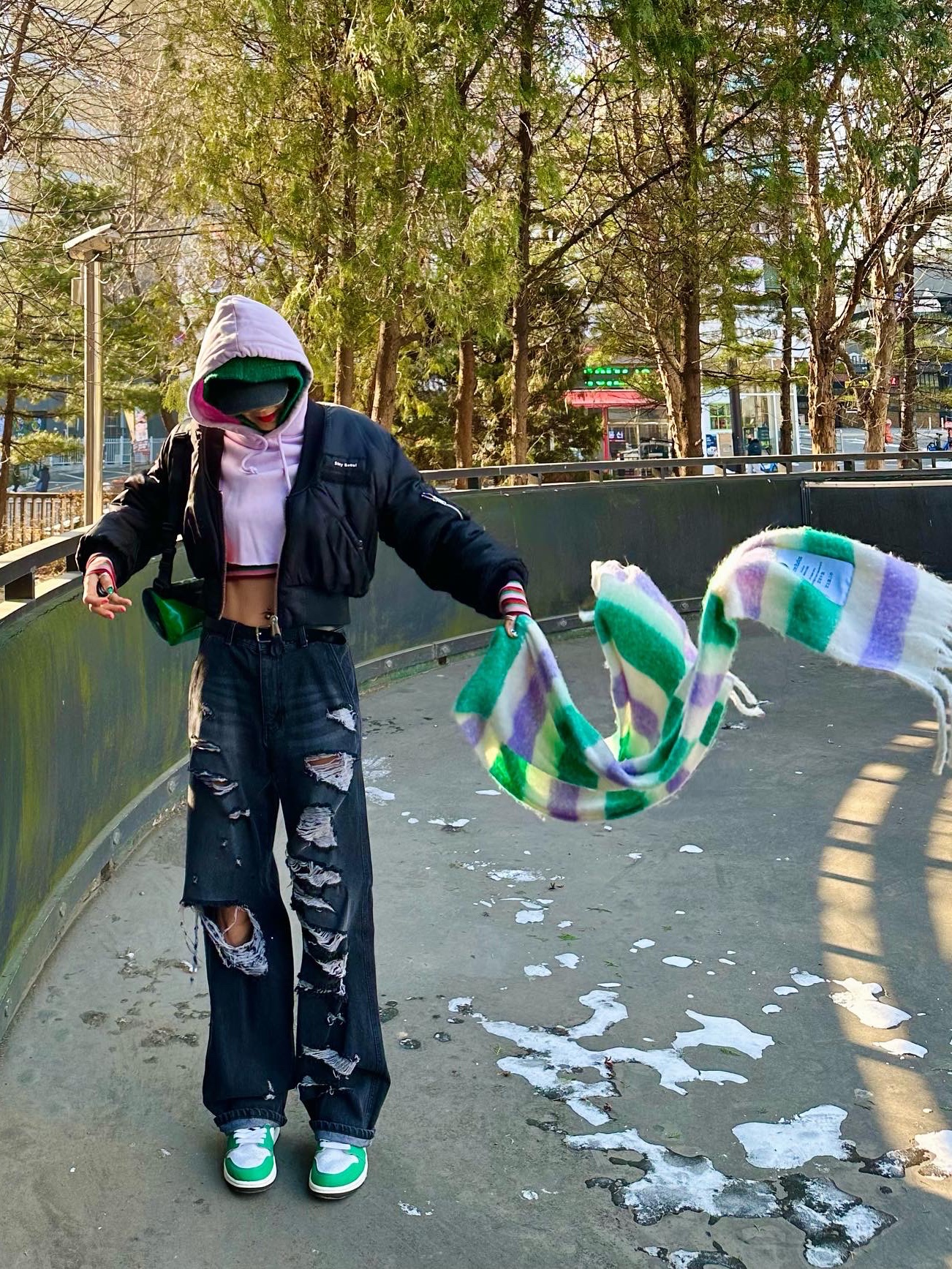 Supreme Kevlar Denim S Logo 6-Panel Black - 22SS, (W) Jordan 1 Retro High OG Lucky Green 착용 스타일 - 3