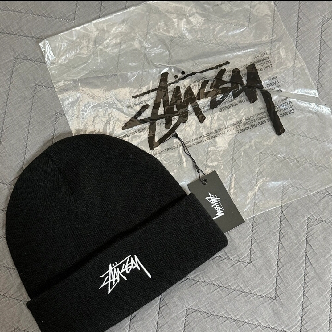 Stussy Stock Cuff Beanie Black 착용 스타일