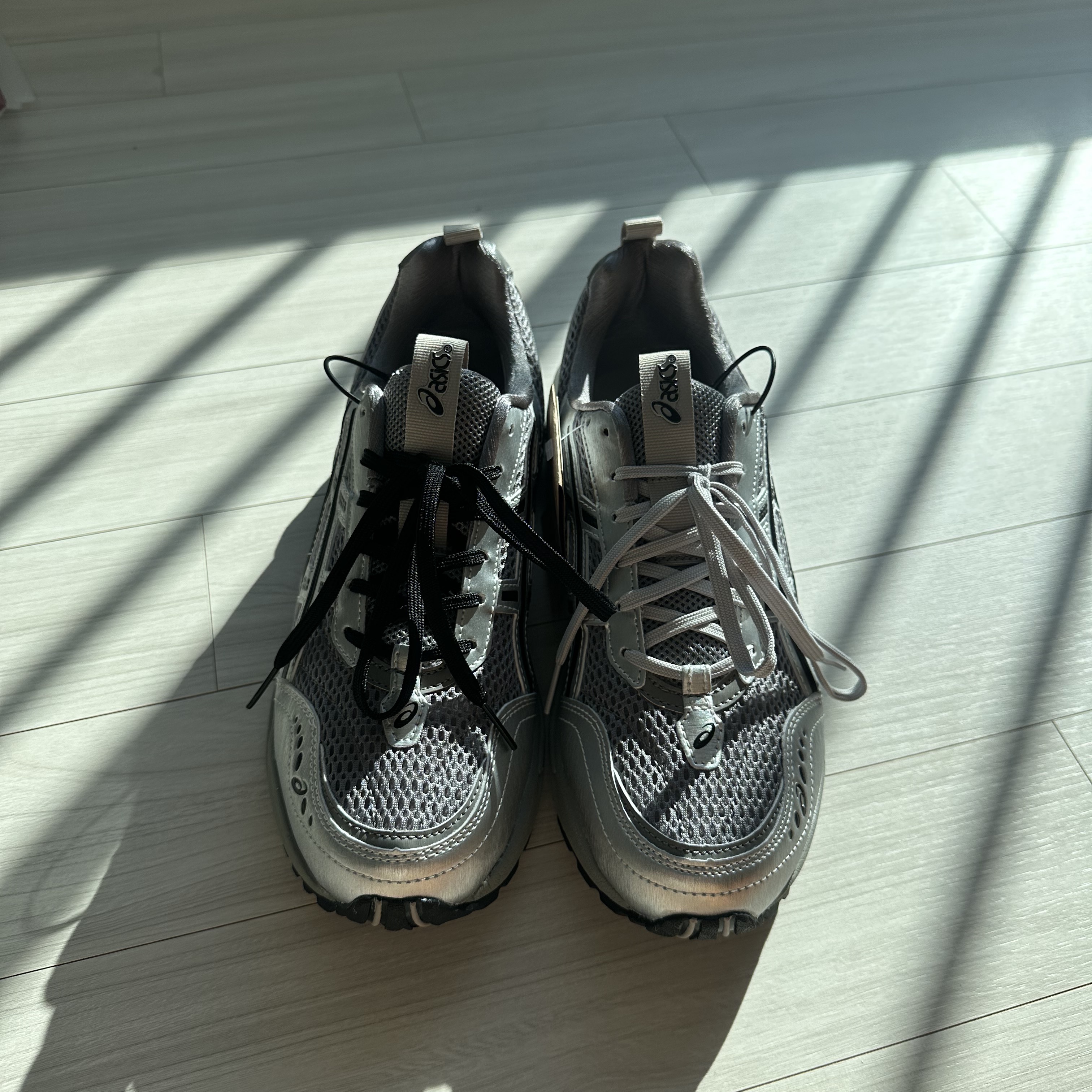 Asics x Freja Wewer Gel-1090 V2 Clay Grey Pure Silver 착용 스타일 - 4