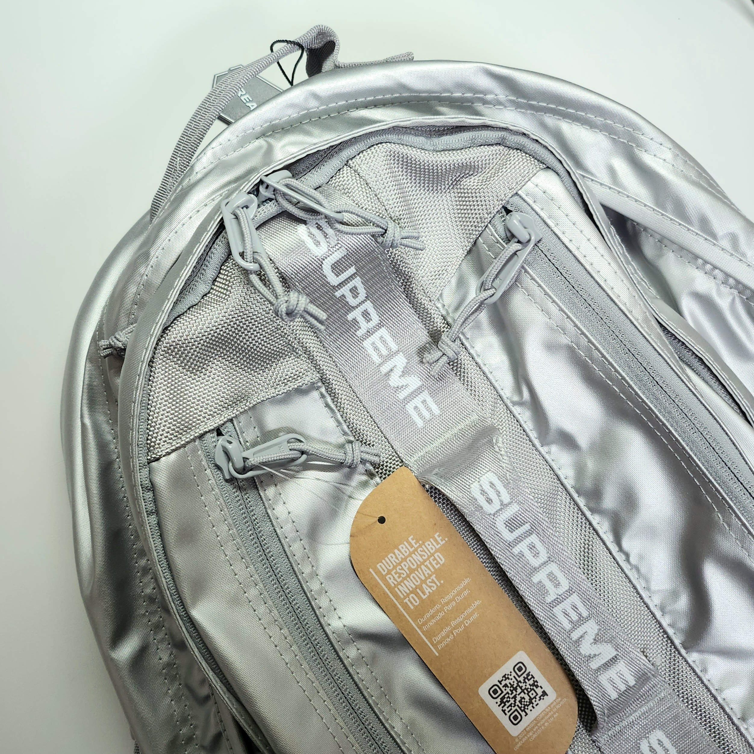 Supreme Backpack Silver - 22FW 착용 스타일