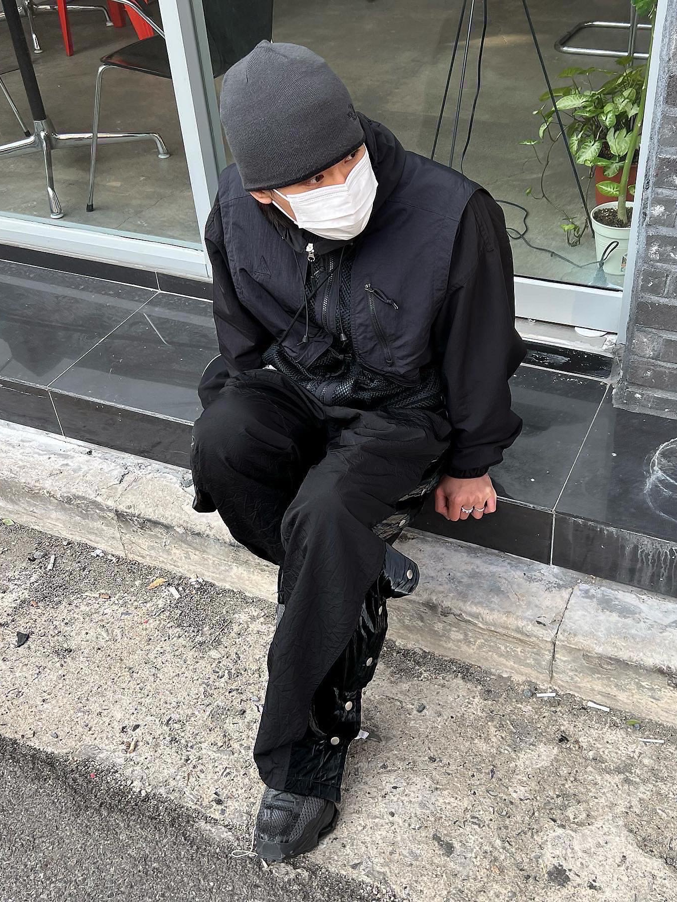 Nike x Matthew M Williams Zoom 004 Triple Black 착용 스타일 - 4