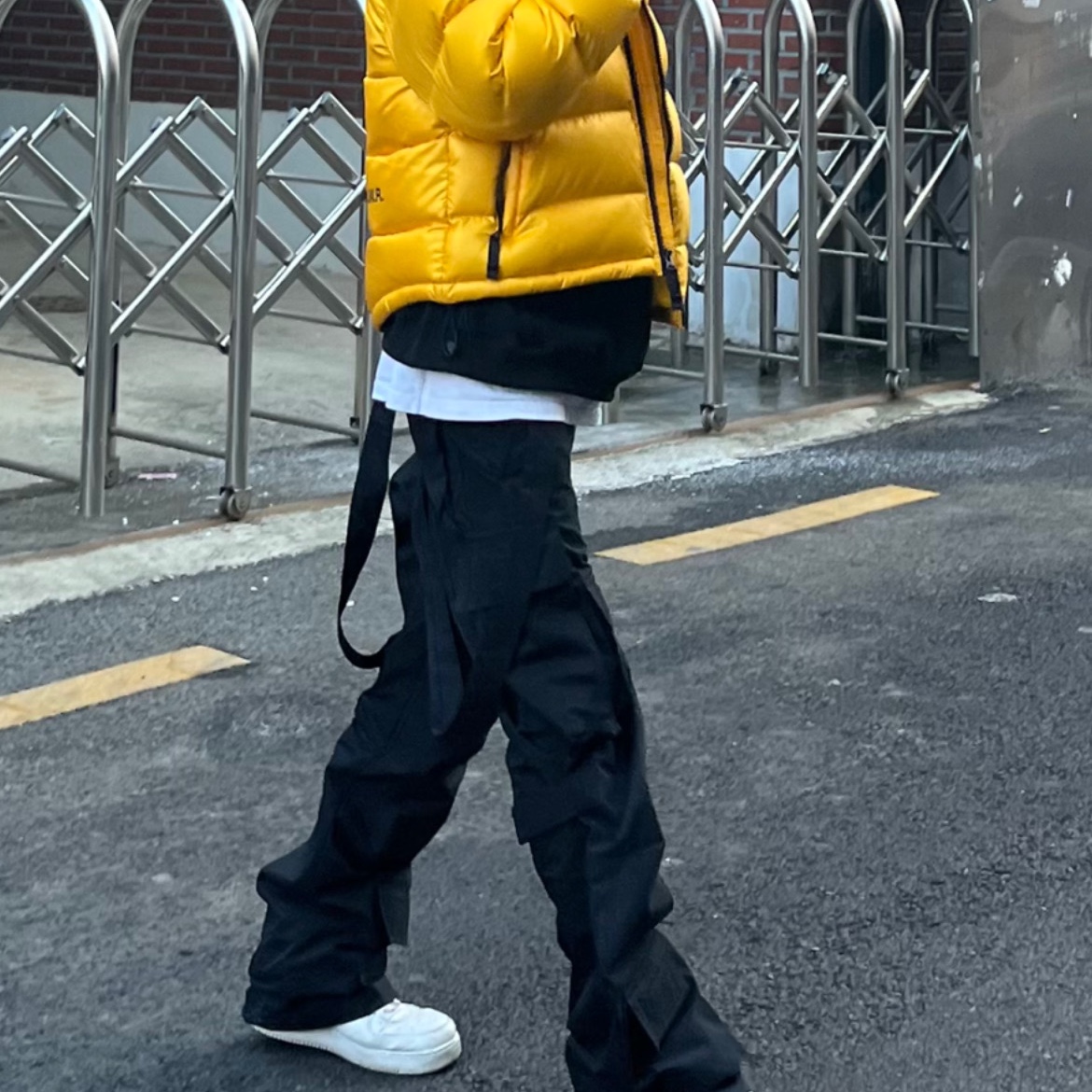 Balenciaga x Crocs Rubber Boot Black, Nike x Drake Nocta Puffer Jacket University Gold - Asia 착용 스타일 - 3