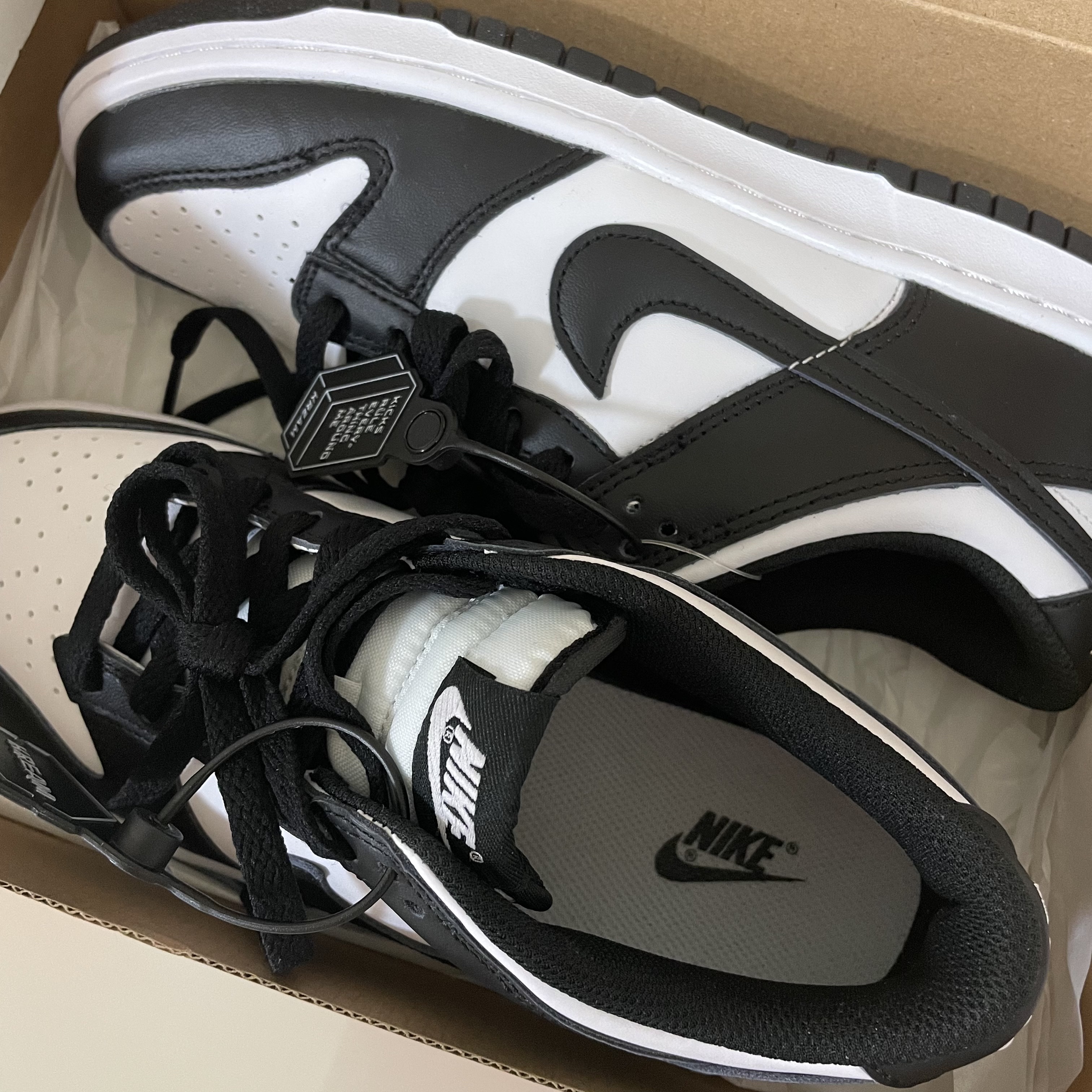 (GS) Nike Dunk Low Black 착용 스타일