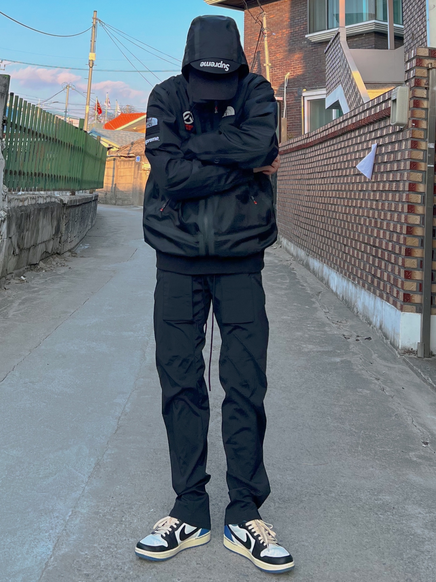 Supreme x The North Face Summit Series Outer Tape Seam Jacket Black - 21SS, Jordan 1 x Travis Scott x Fragment Retro Low OG SP Military Blue 착용 스타일 - 1