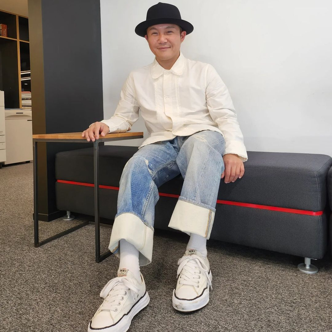 Maison Mihara Yasuhiro Peterson OG Sole Canvas Low Sneakers White 착용 스타일 - 2