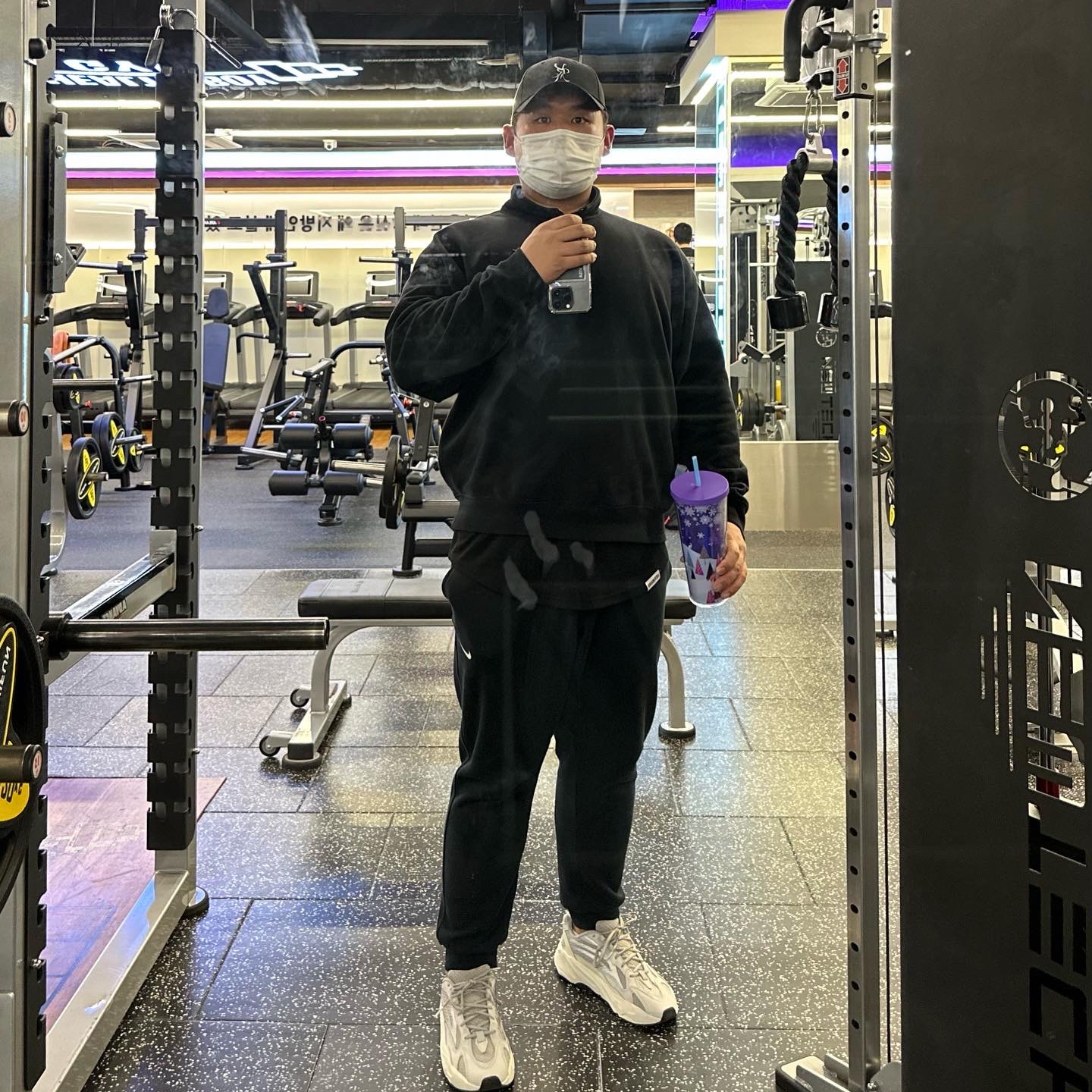 Adidas Yeezy Boost 700 V2 Static 2022 착용 스타일