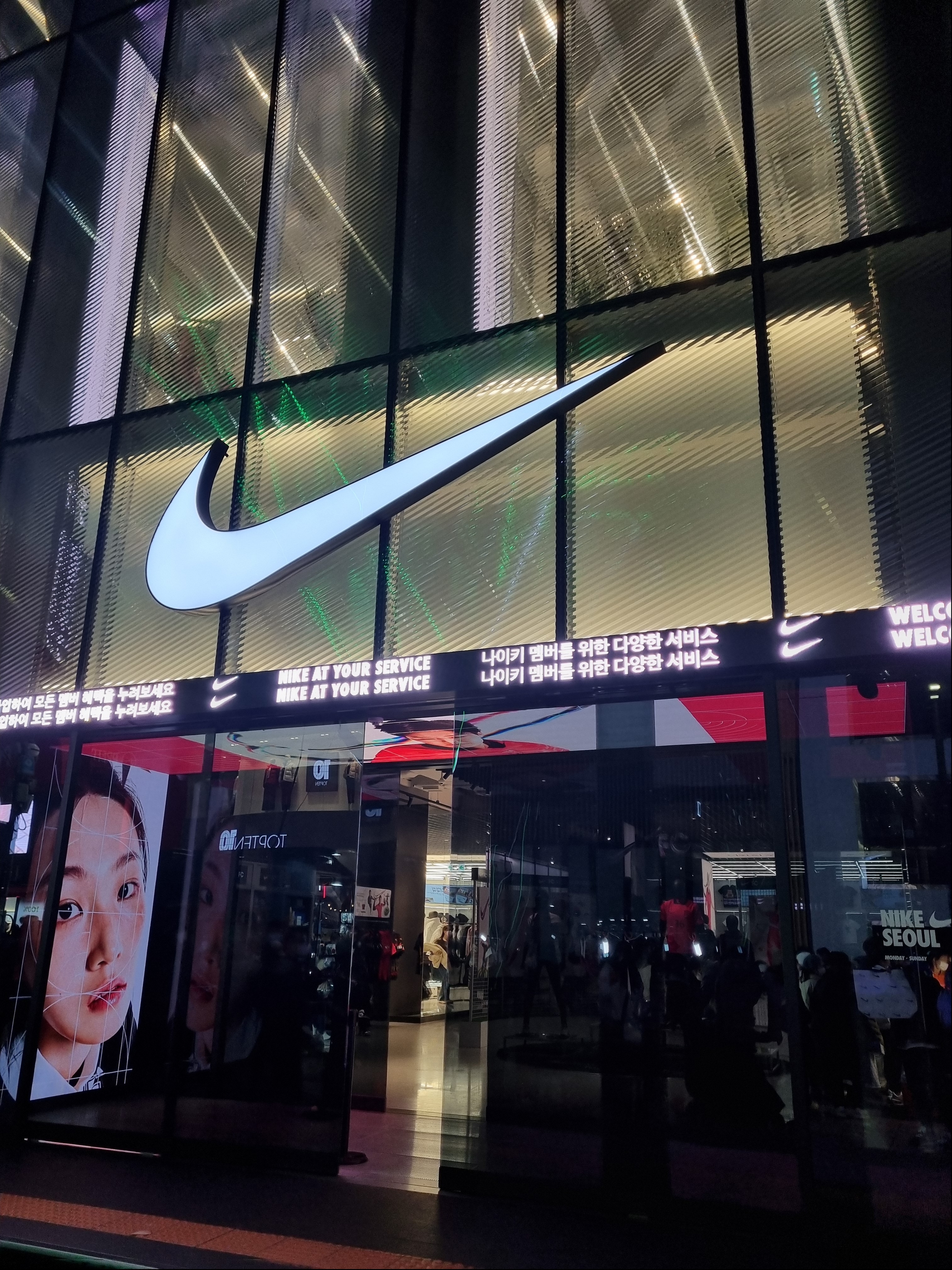 Nike x Sacai x Fragment LDWaffle Blackened Blue, The North Face 1992 Nuptse Jacket Black 착용 스타일 - 2
