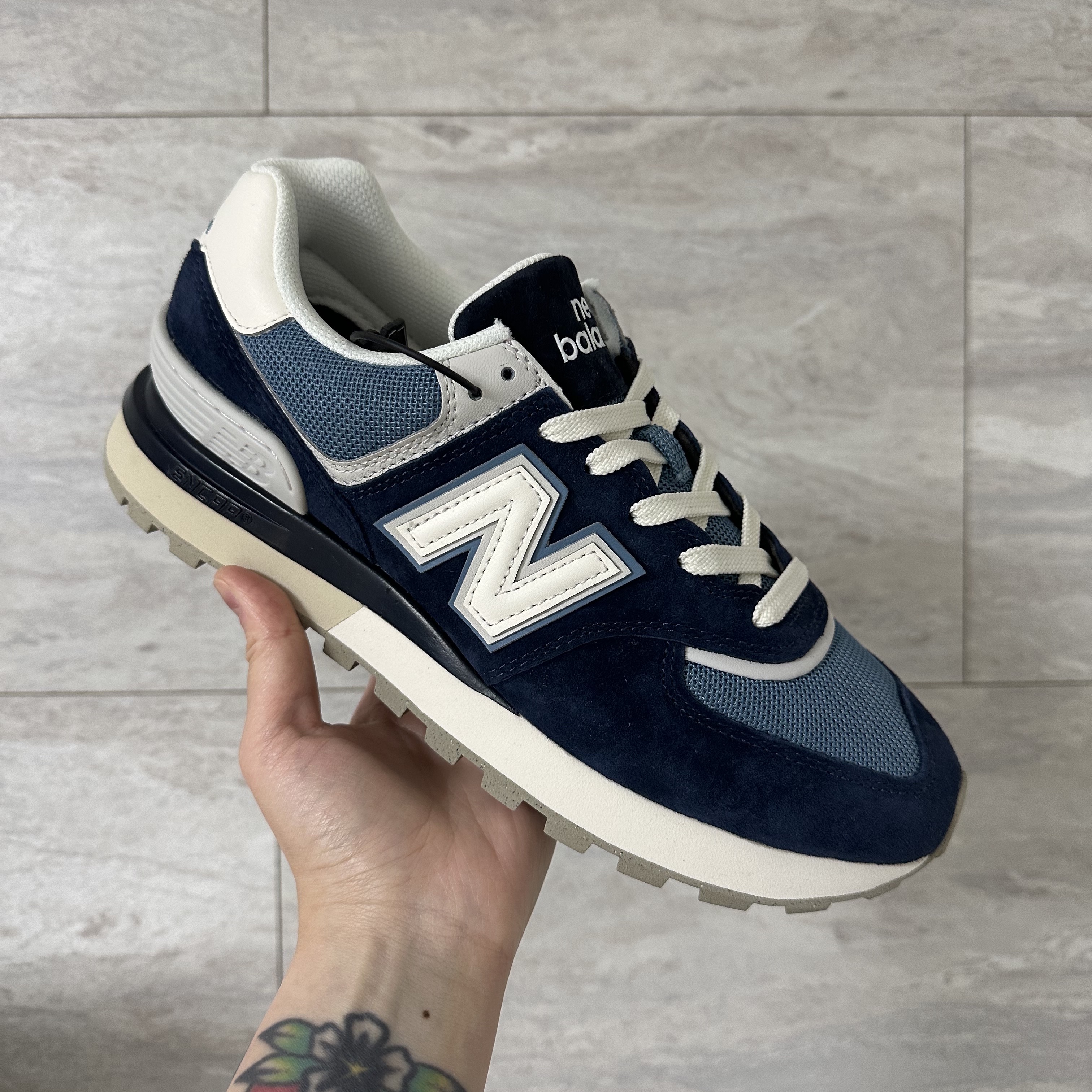New Balance 574 Legacy Navy Sea Salt 착용 스타일