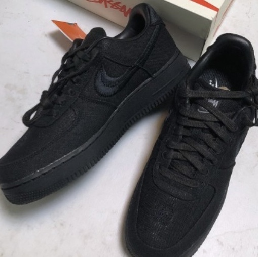 The North Face 1996 Eco Nuptse Jacket Black, Nike x Stussy Air Force 1 Low Triple Black 착용 스타일 - 2