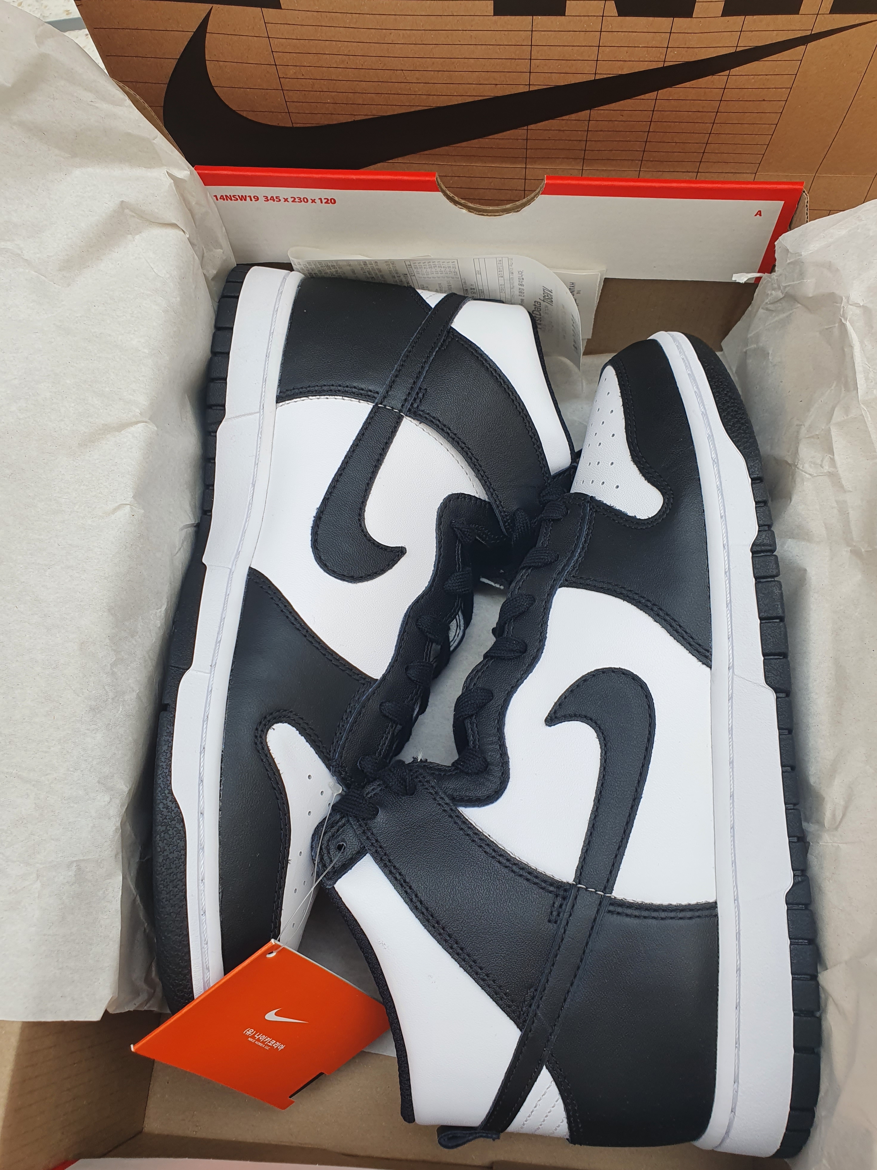 Nike Dunk High Retro Black and White 착용 스타일 - 2