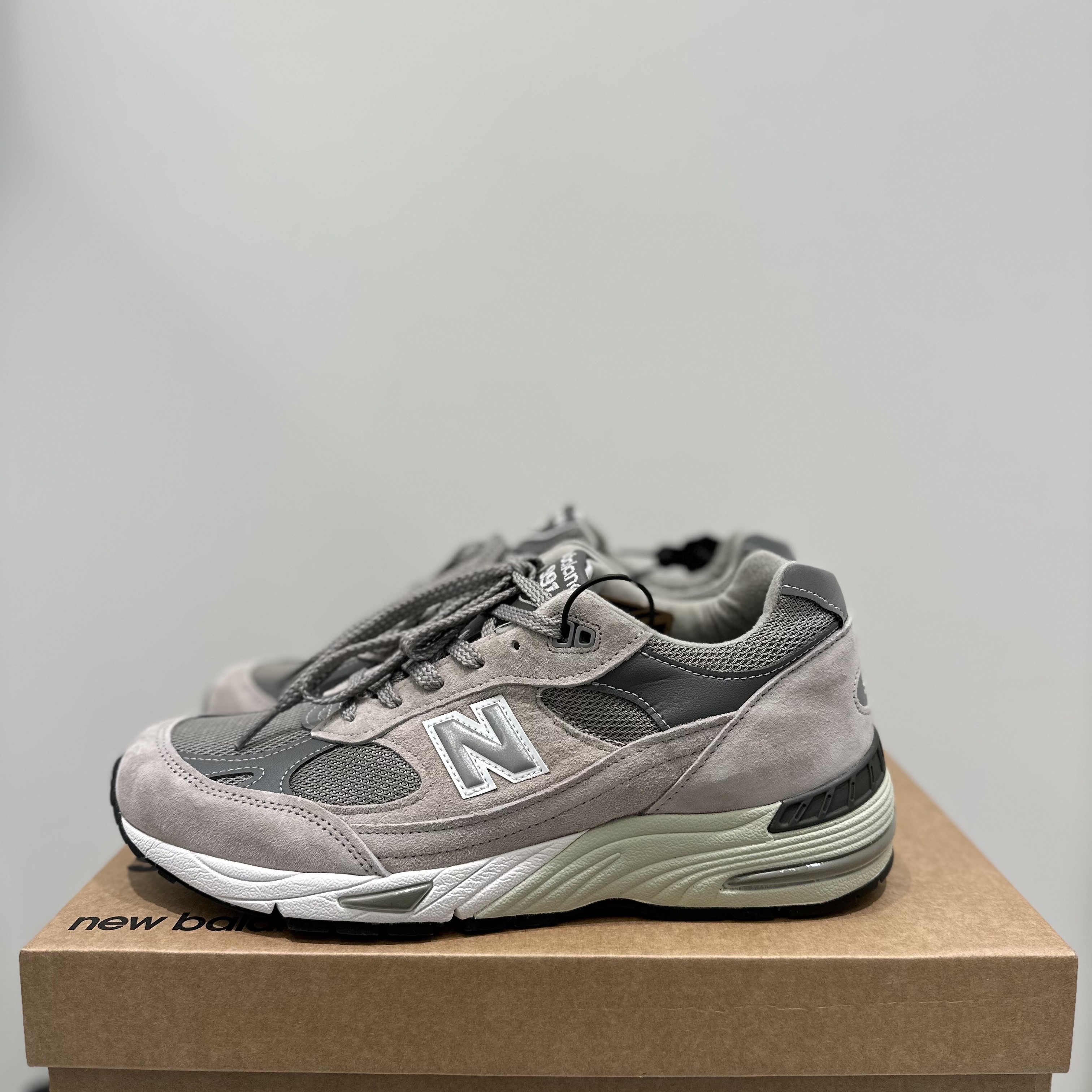 New Balance 991 Made in UK Grey 착용 스타일 - 1