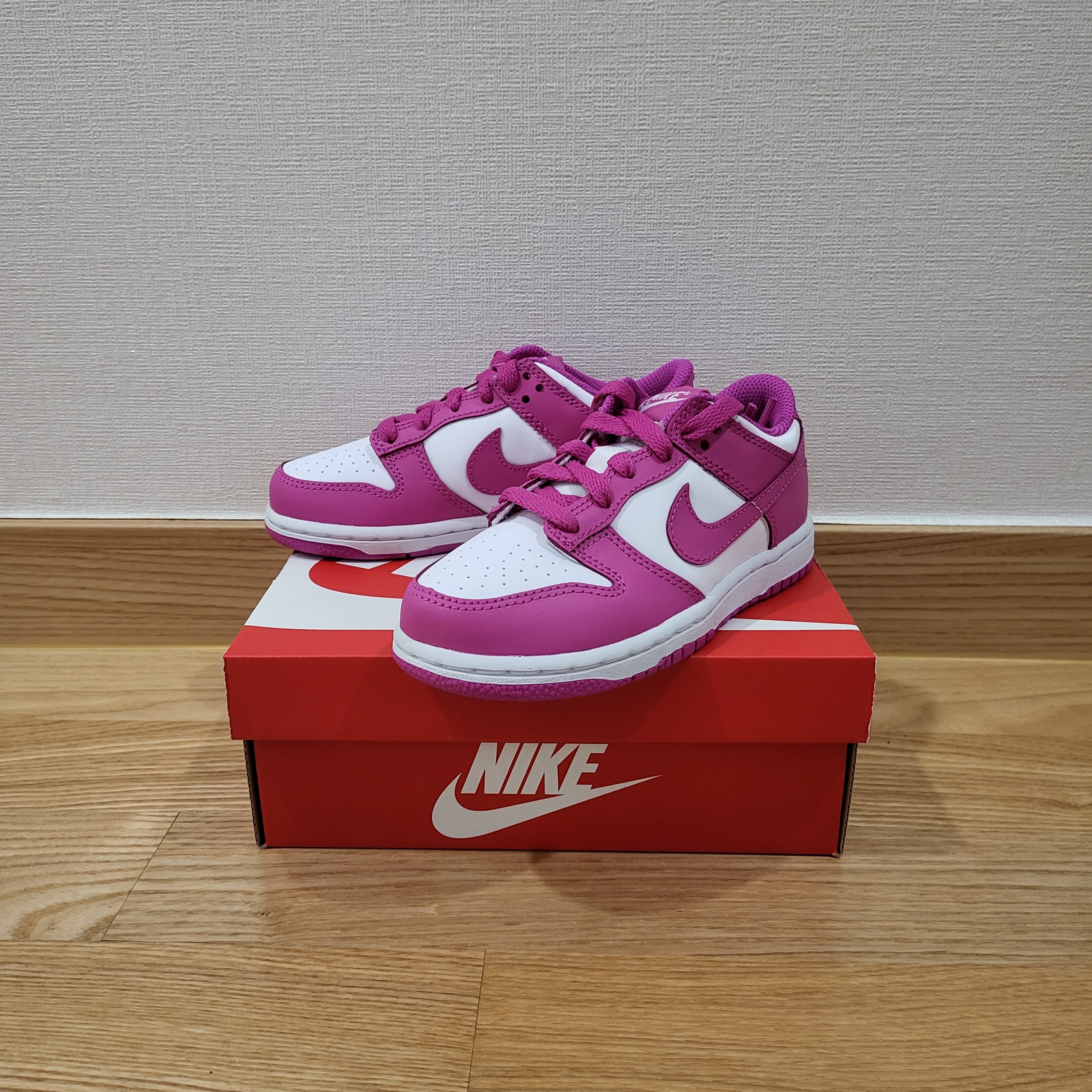 (PS) Nike Dunk Low White Active Fuchsia 착용 스타일 - 1