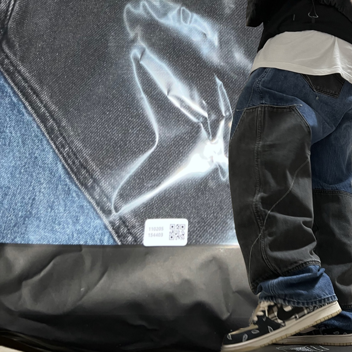 Supreme 2-Tone Paneled Jean Black - 22FW, Nike x Travis Scott SB Dunk Low 착용 스타일