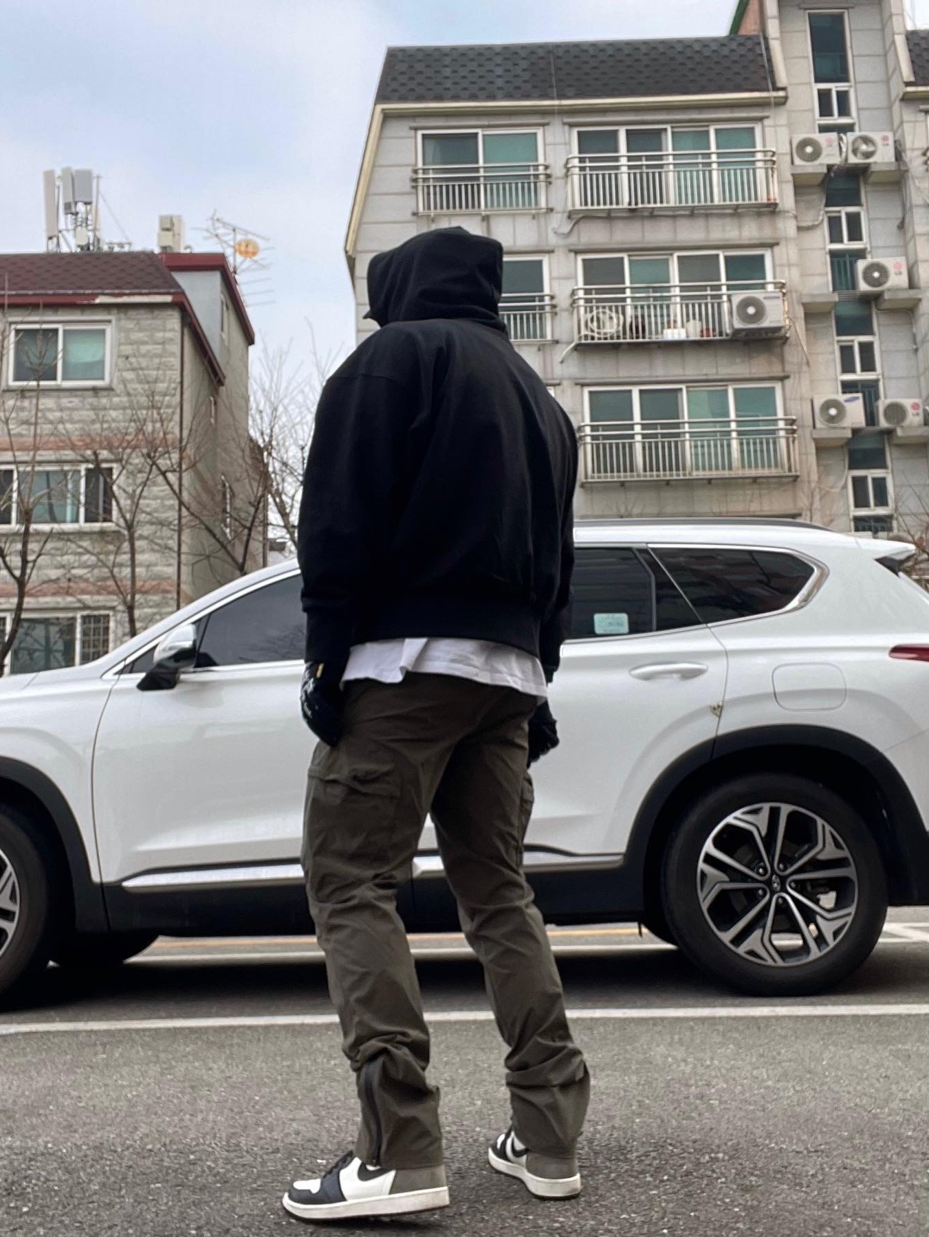 Jordan 1 Retro High OG Black Mocha 착용 스타일 - 5