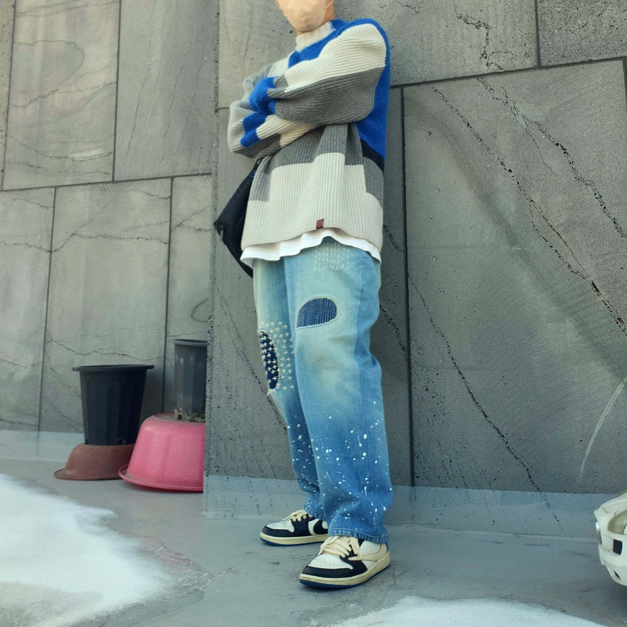 Zara x Ader Error Patchwork Jeans Blue, Zara x Ader Error Patchwork Oversize Knit Sweater Multicolor 착용 스타일 - 1