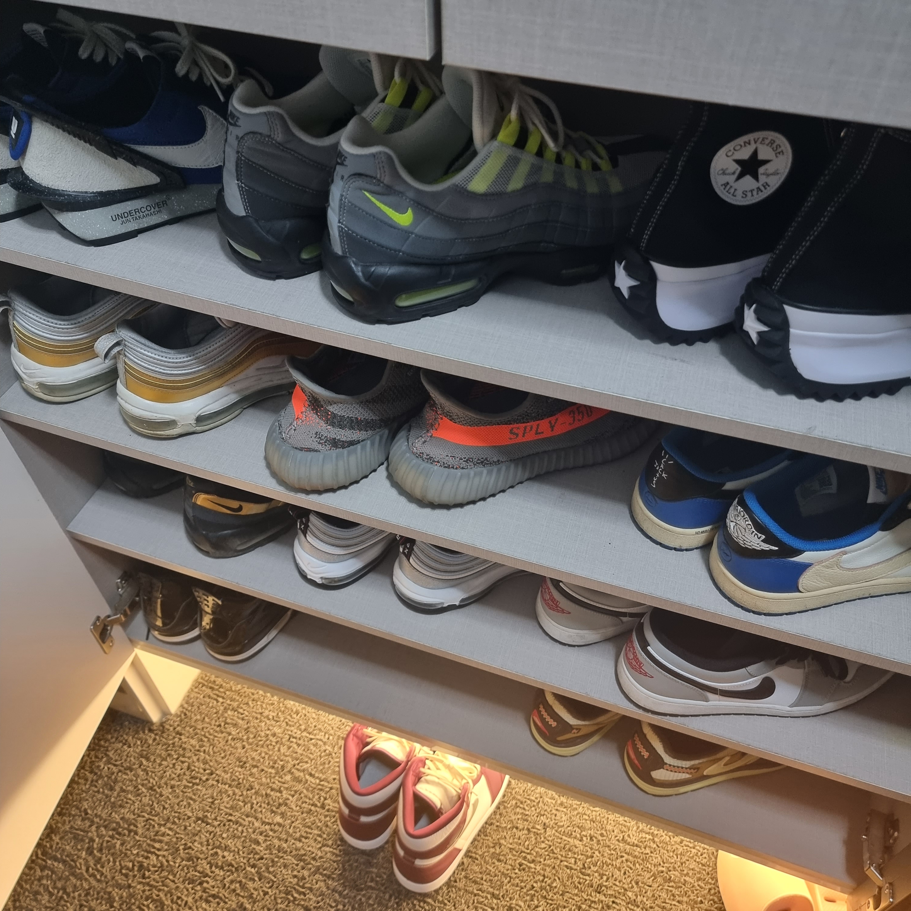 Jordan 1 Retro Low OG Black and Dark Powder Blue, Adidas Yeezy Boost 350 V2 Zebra 2017/2019/2020 착용 스타일 - 2