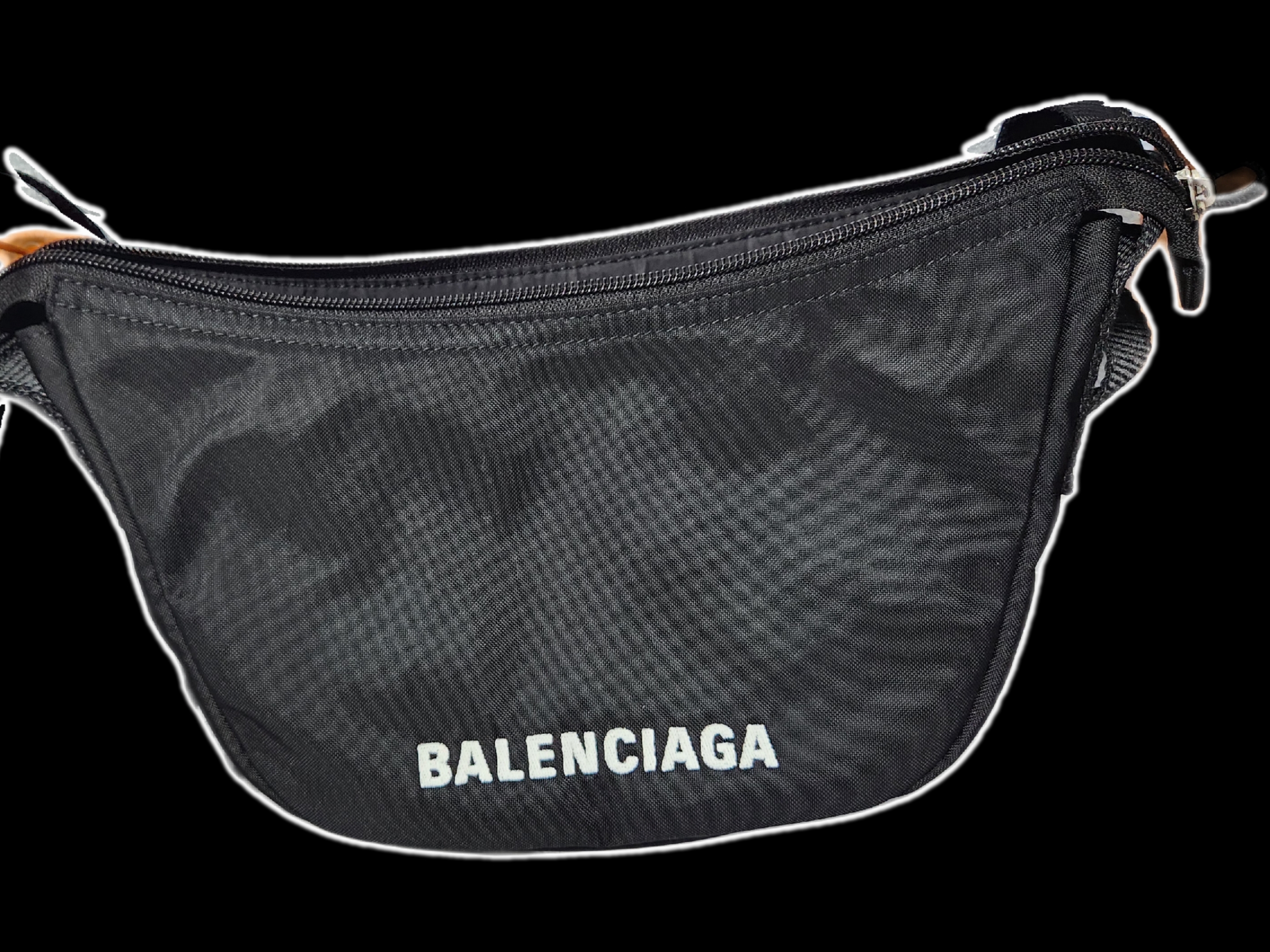 Balenciaga Wheel Small Sling Shoulder Bag Black 착용 스타일